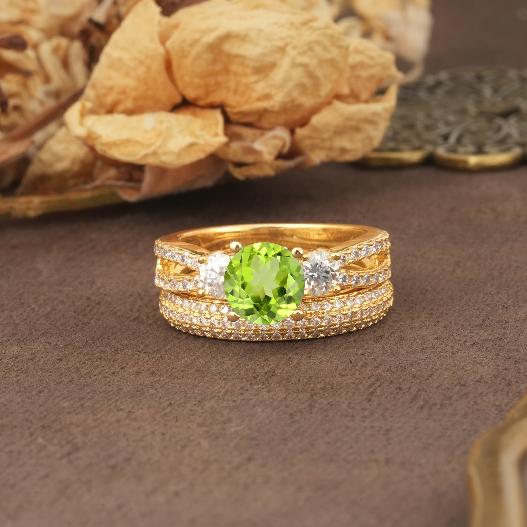 Luxurious and Unique 4-Prong Round Cut Peridot Bridal Ring Set - Yellow-Gold