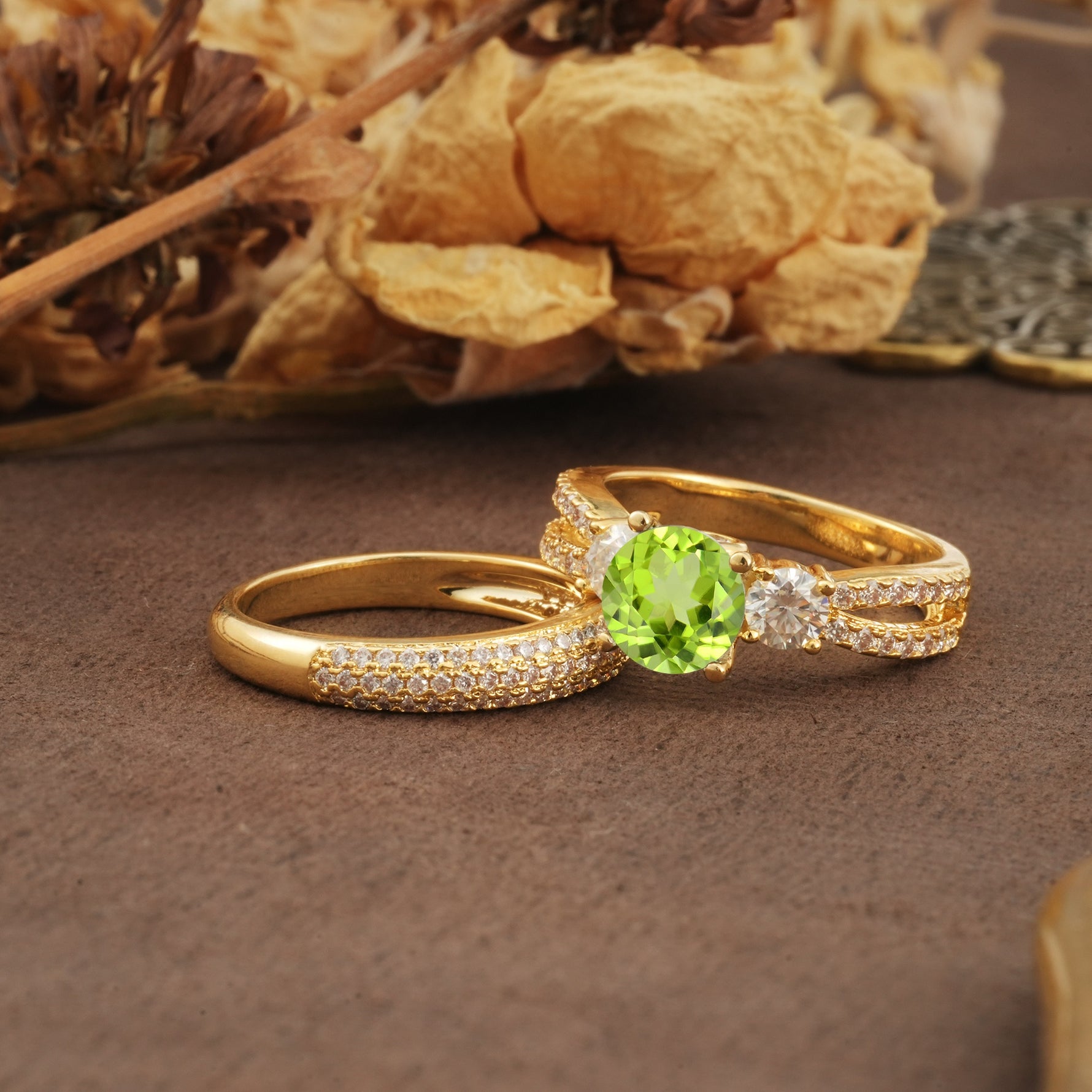 Luxurious and Unique 4-Prong Round Cut Peridot Bridal Ring Set - Rose-Gold