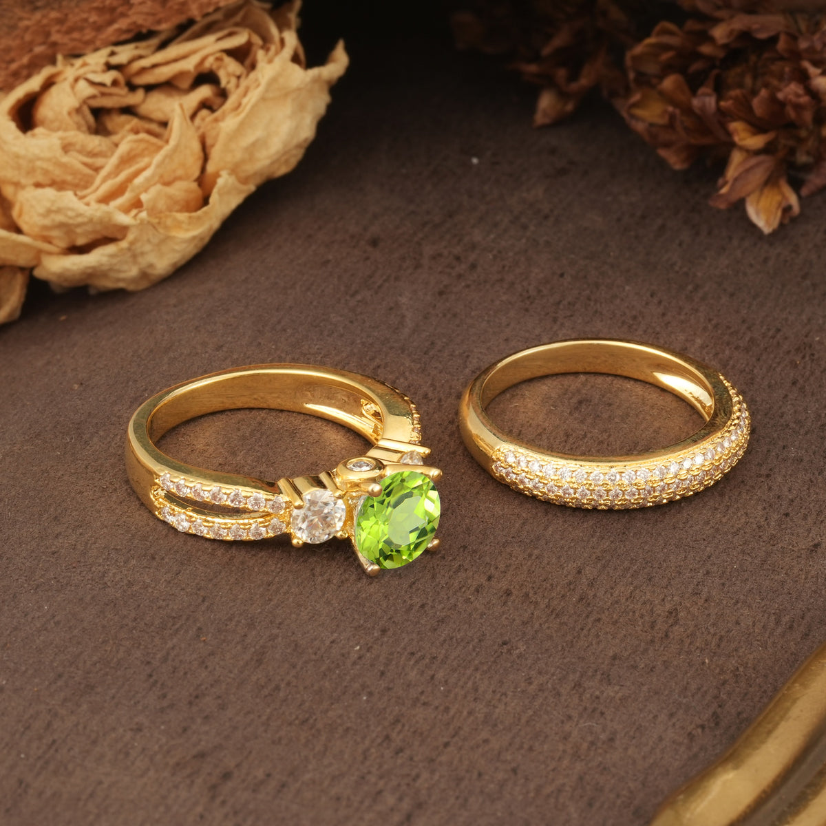 Luxurious and Unique 4-Prong Round Cut Peridot Bridal Ring Set - Additional view