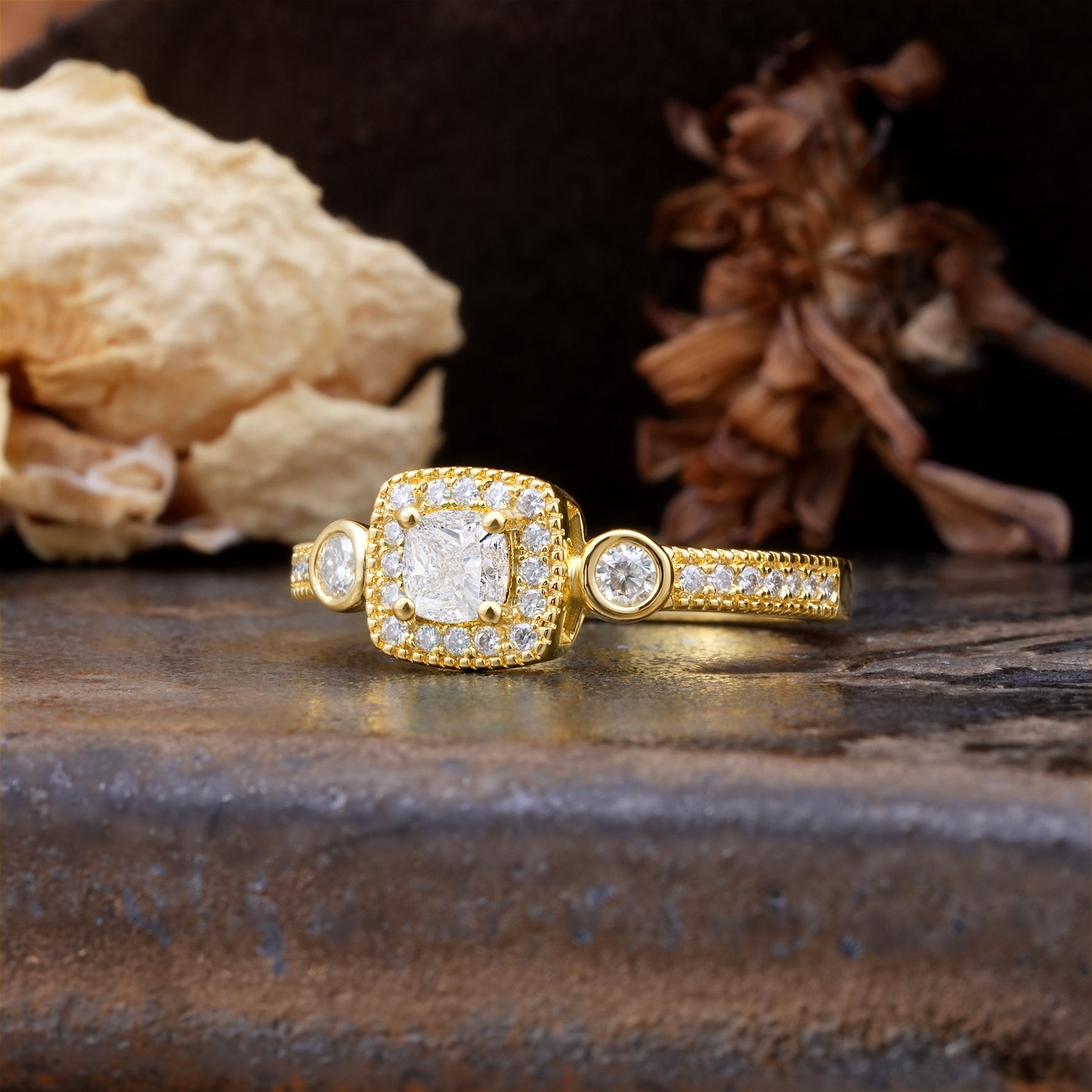 Classic Luxury Retro 4-Prong Princess Cut Moissanite Three Stones Wedding Ring - Additional view
