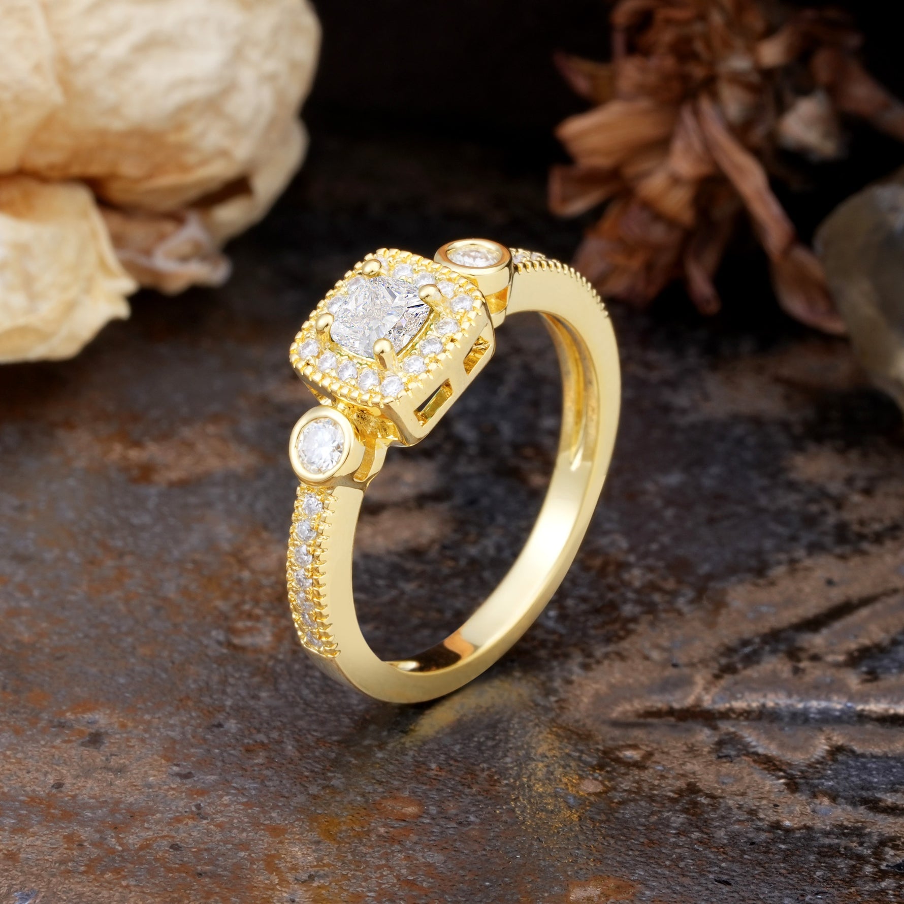 Classic Luxury Retro 4-Prong Princess Cut Moissanite Three Stones Wedding Ring - Additional view