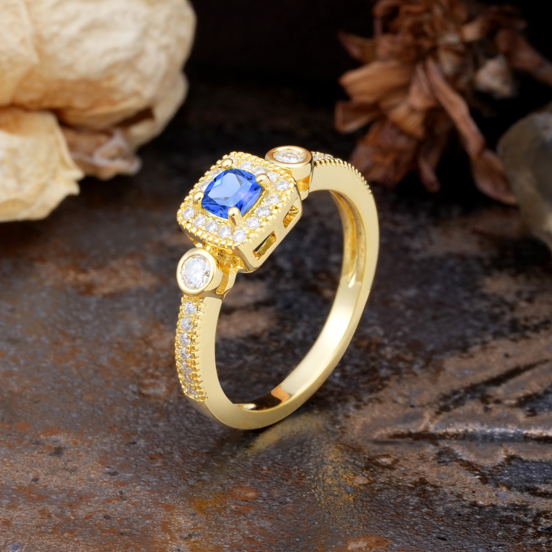 Classic Luxury Retro 4-Prong Princess Cut Sapphire Three Stones Wedding Ring - Additional view