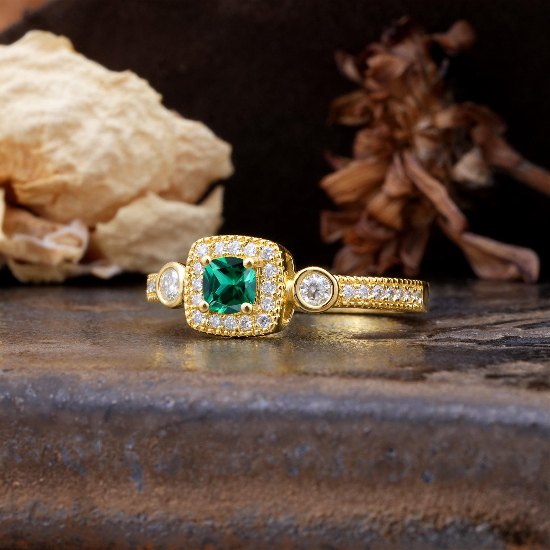 Classic Luxury Retro 4-Prong Princess Cut Emerald Three Stones Wedding Ring - Additional view
