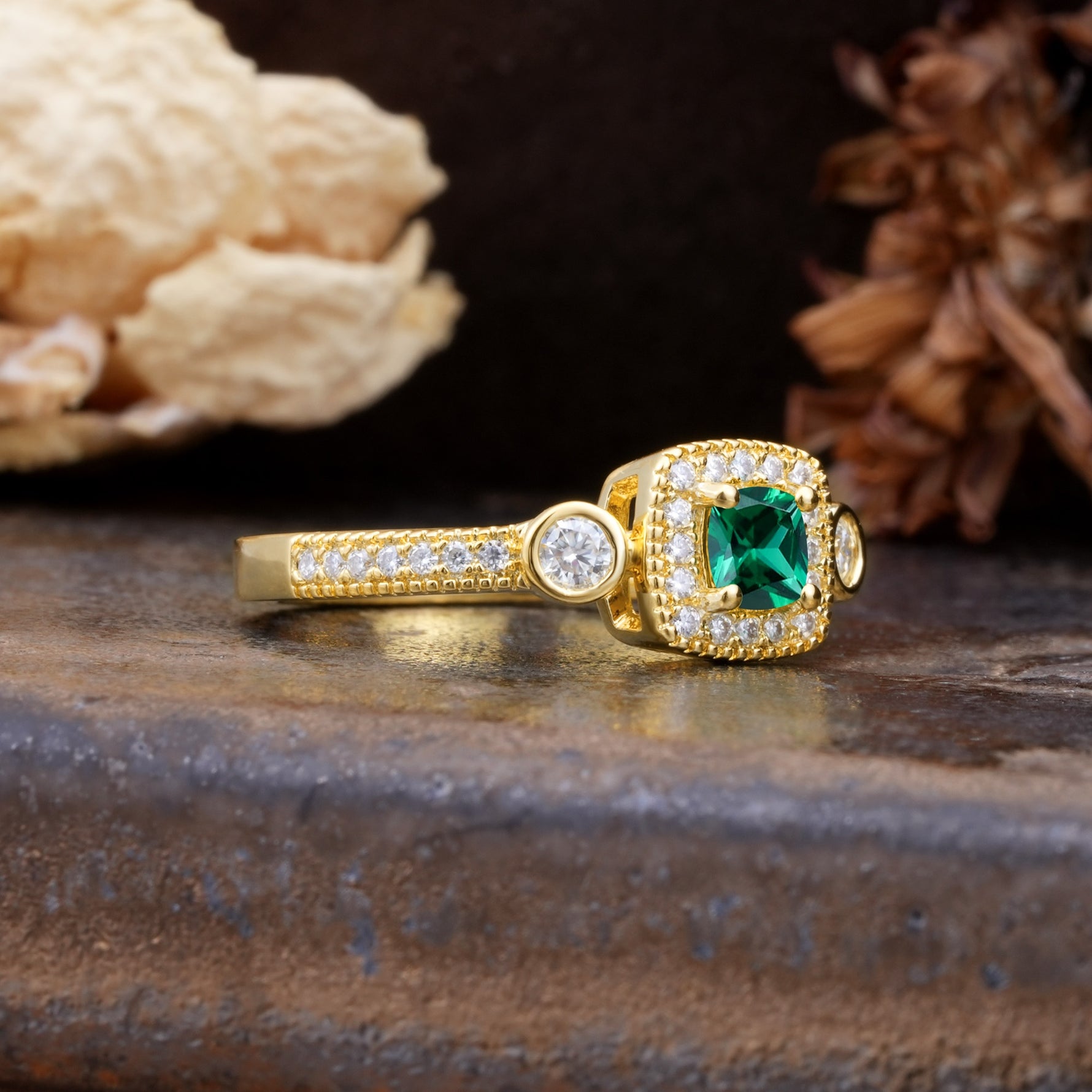 Classic Luxury Retro 4-Prong Princess Cut Emerald Three Stones Wedding Ring - Additional view