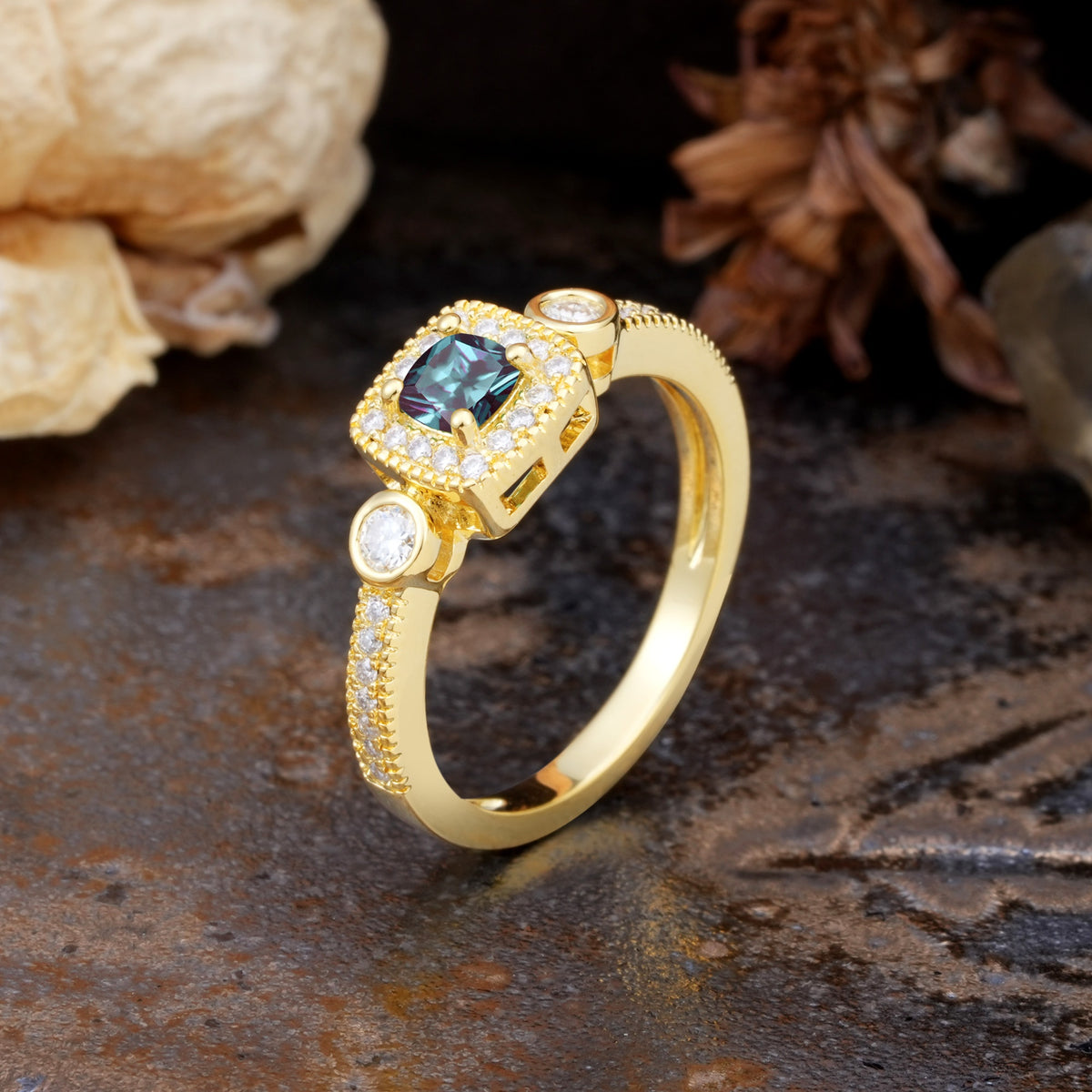 Classic Luxury Retro 4-Prong Princess Cut Alexandrite Three Stones Wedding Ring - Additional view
