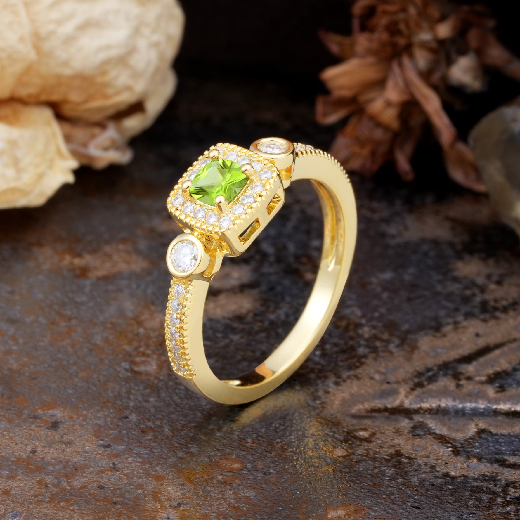 Classic Luxury Retro 4-Prong Princess Cut Peridot Three Stones Wedding Ring - Additional view