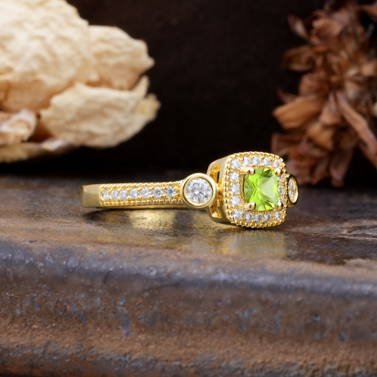 Classic Luxury Retro 4-Prong Princess Cut Peridot Three Stones Wedding Ring - Additional view