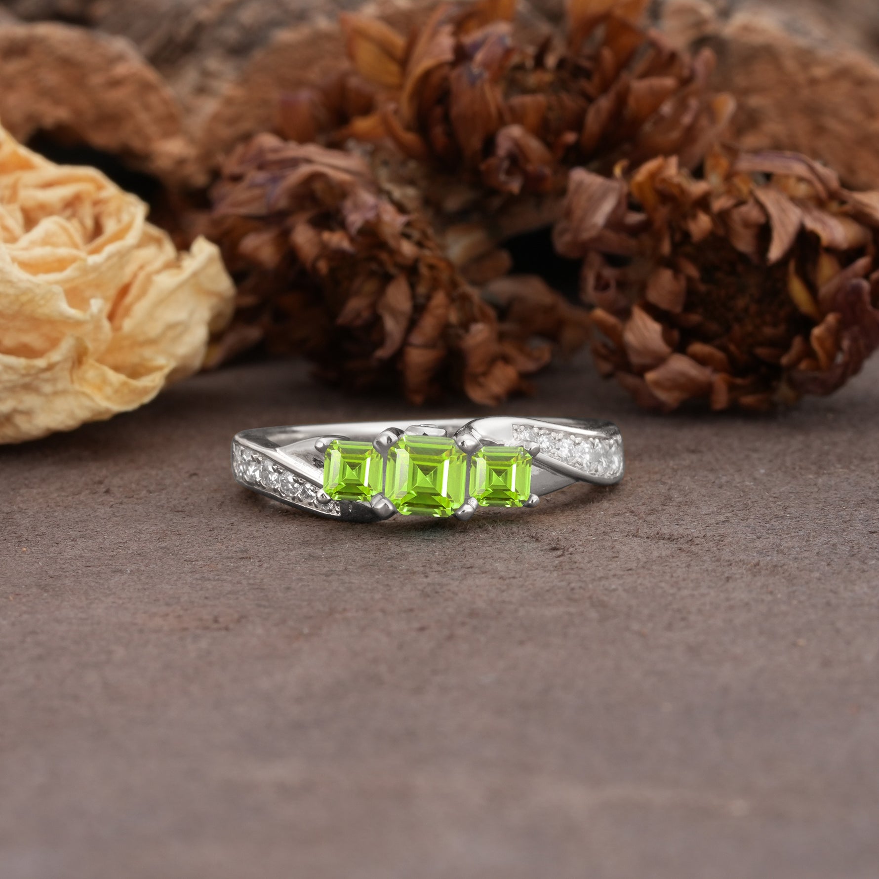 Classic Luxury 4-Prong Princess Cut Peridot Three Stones Wedding Ring - Additional view