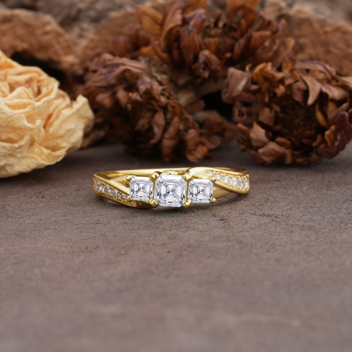 Classic Luxury 4-Prong Princess Cut Moissanite Three Stones Wedding Ring - Additional view
