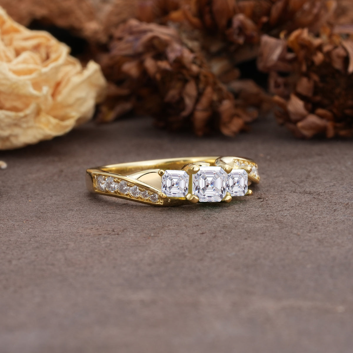 Classic Luxury 4-Prong Princess Cut Moissanite Three Stones Wedding Ring - Additional view
