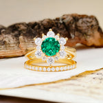 Natural Inspiration Flower Shape 4-Prong Round Cut Emerald Wedding Bride Ring Set - Additional view