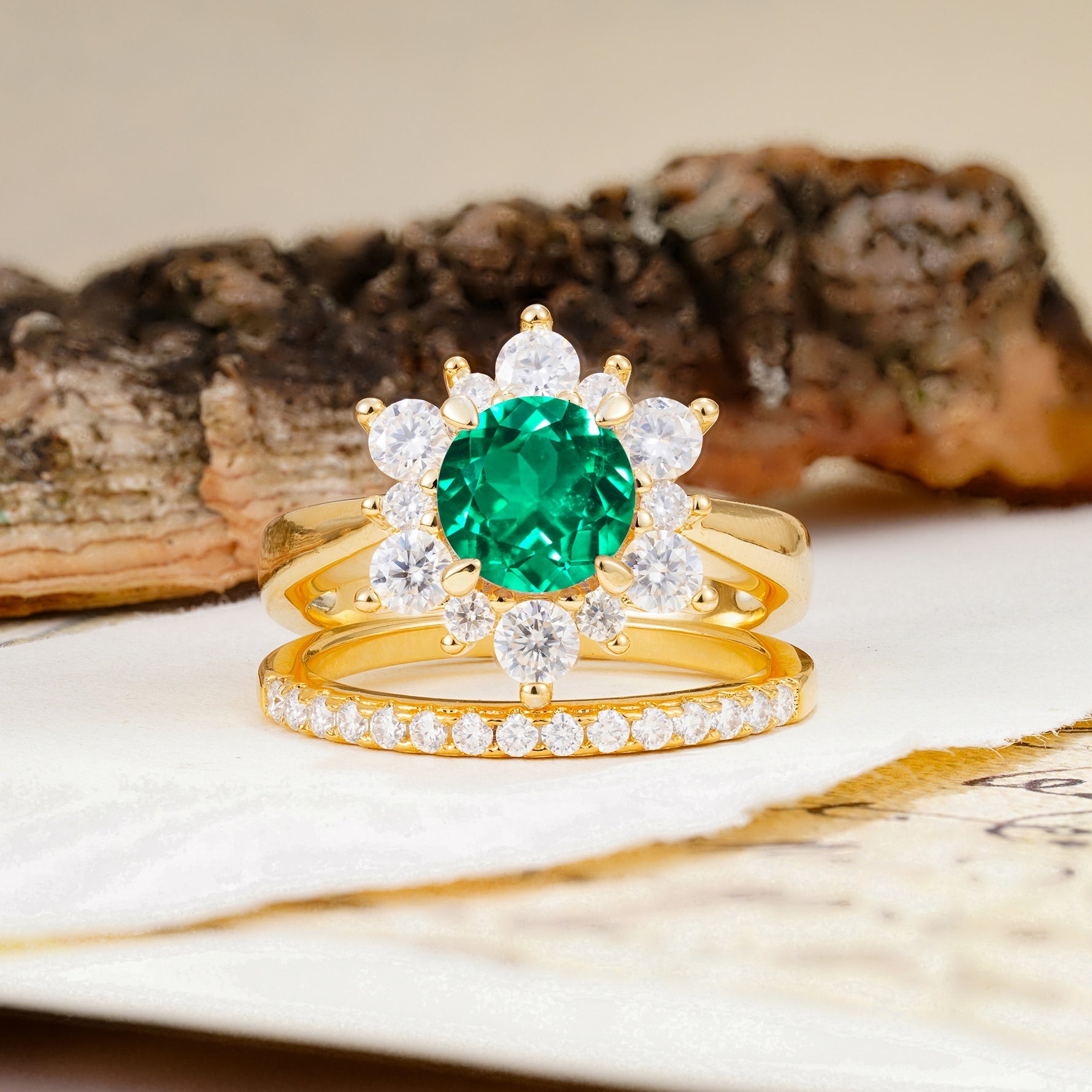 Natural Inspiration Flower Shape 4-Prong Round Cut Emerald Wedding Bride Ring Set - Additional view