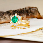 Natural Inspiration Flower Shape 4-Prong Round Cut Emerald Wedding Bride Ring Set - Additional view
