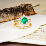 Natural Inspiration Flower Shape 4-Prong Round Cut Emerald Wedding Bride Ring Set - Additional view