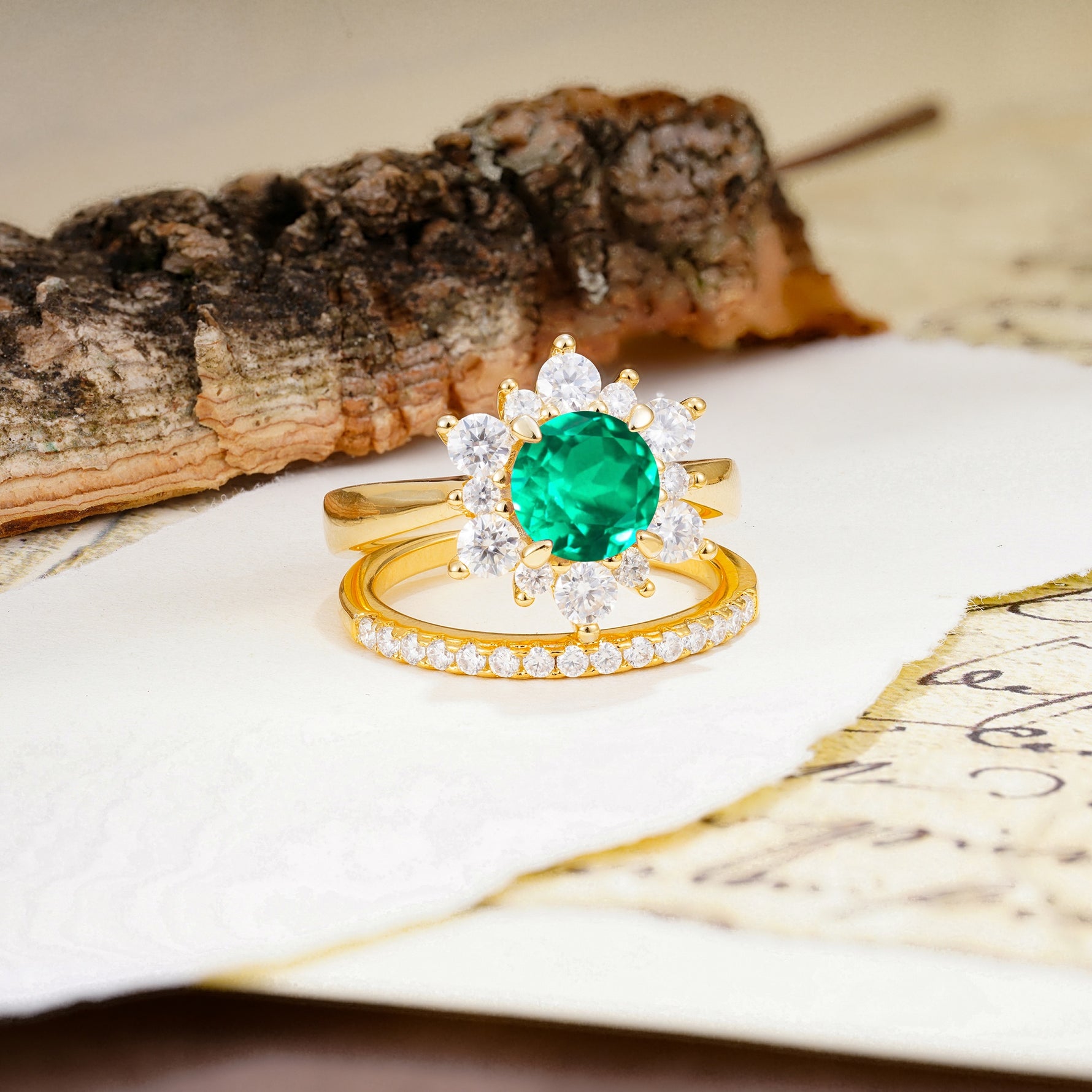 Natural Inspiration Flower Shape 4-Prong Round Cut Emerald Wedding Bride Ring Set - Additional view