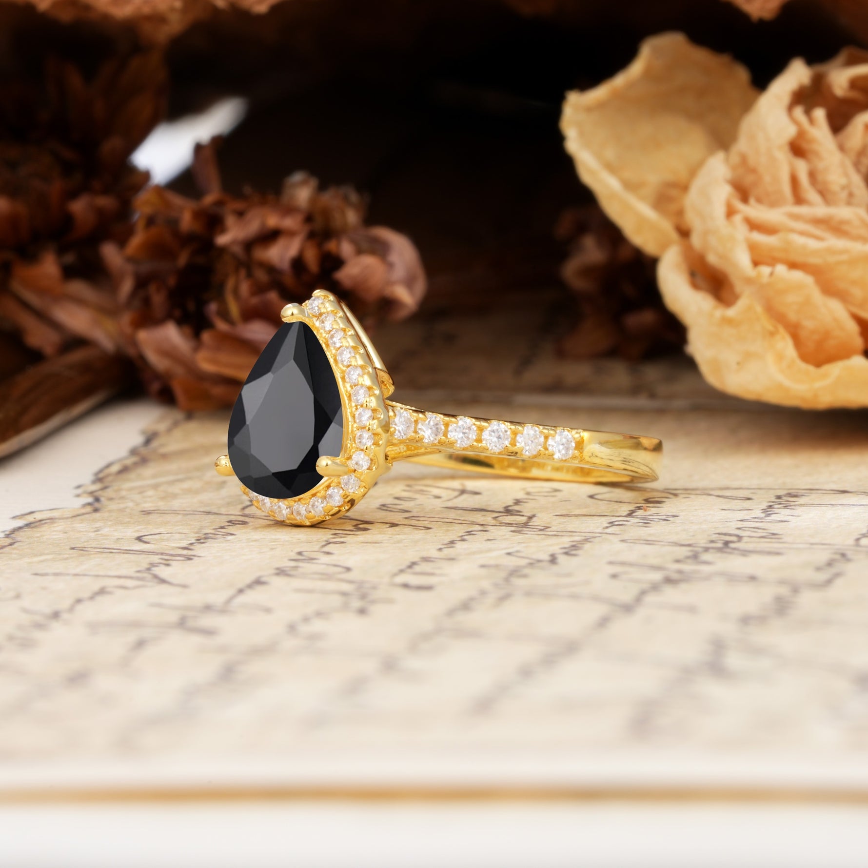 Vintage-Luxury 3-Prong Pear-Cut with Pavé Accents Black Onyx Engagement Ring - Additional view