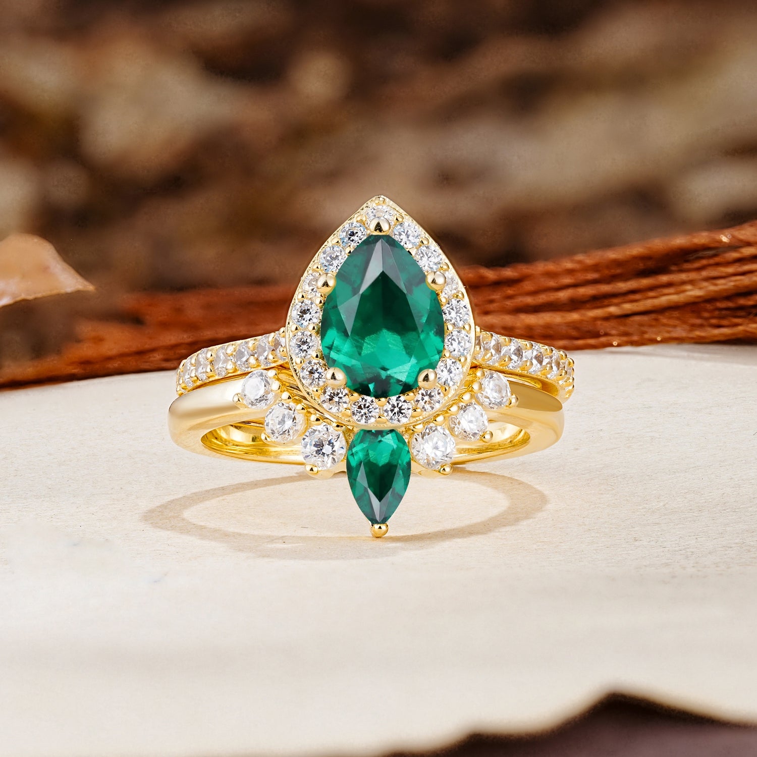 Classic Luxury Vintage 5-Prong Pear Cut Emerald Wedding Bride Ring Set - Additional view