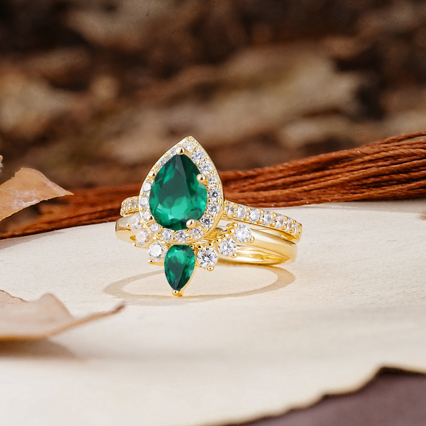 Classic Luxury Vintage 5-Prong Pear Cut Emerald Wedding Bride Ring Set - Additional view