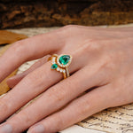 Classic Luxury Vintage 5-Prong Pear Cut Emerald Wedding Bride Ring Set - Additional view