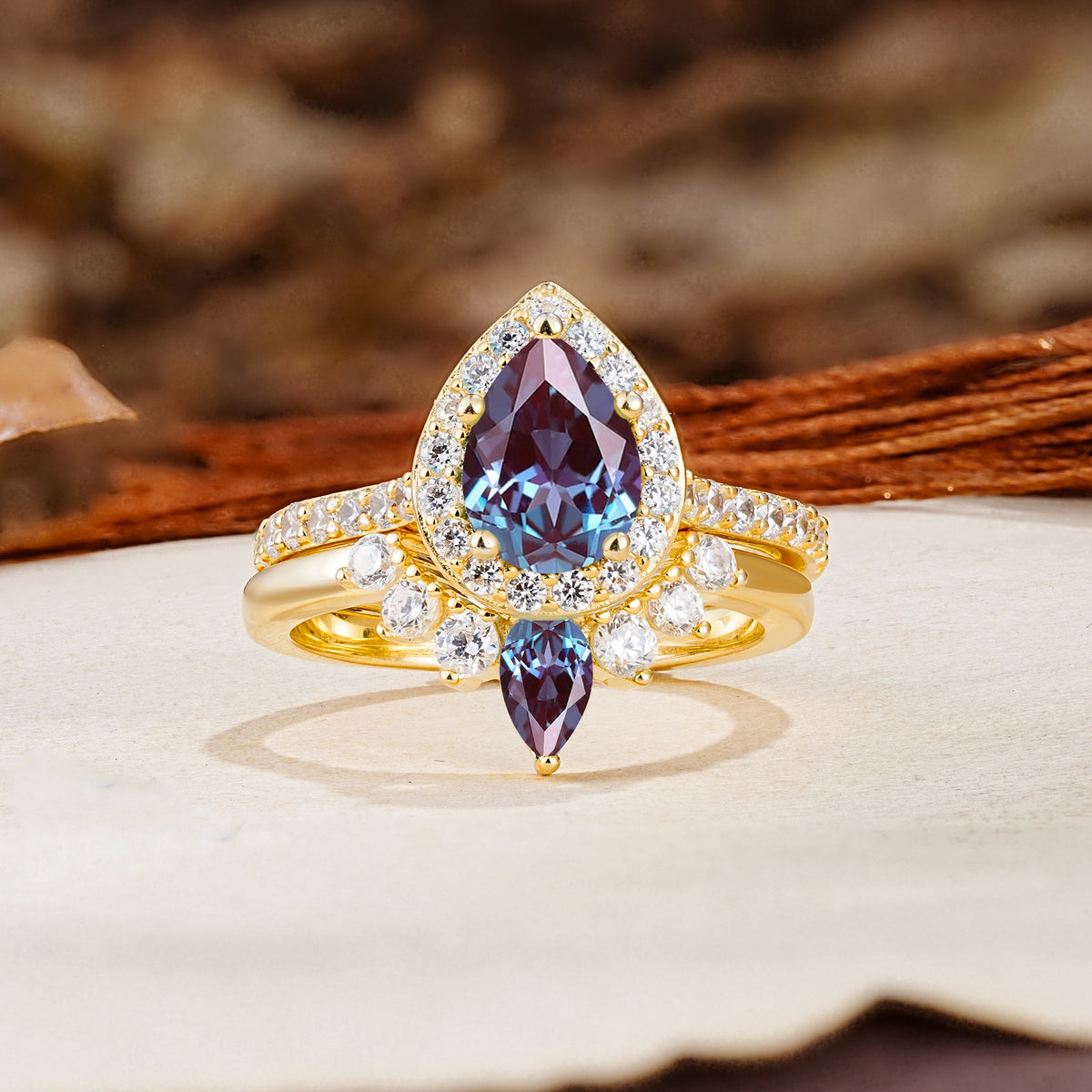 Classic Luxury Vintage 5-Prong Pear Cut Alexandrite Wedding Bride Ring Set - Additional view