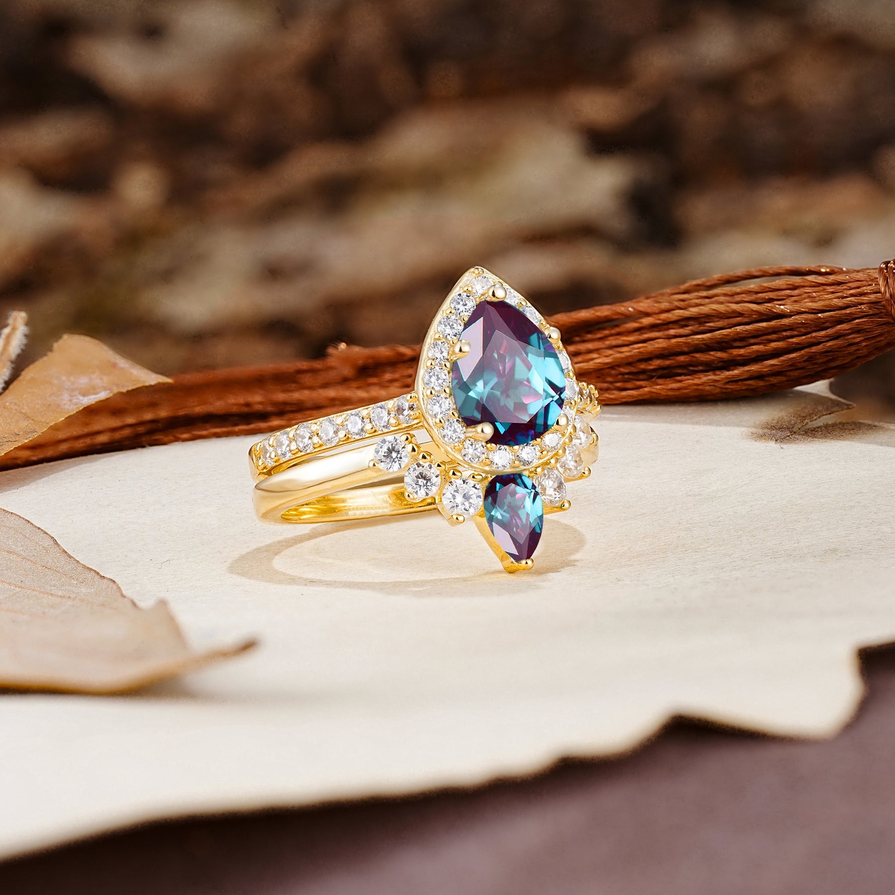 Classic Luxury Vintage 5-Prong Pear Cut Alexandrite Wedding Bride Ring Set - Additional view