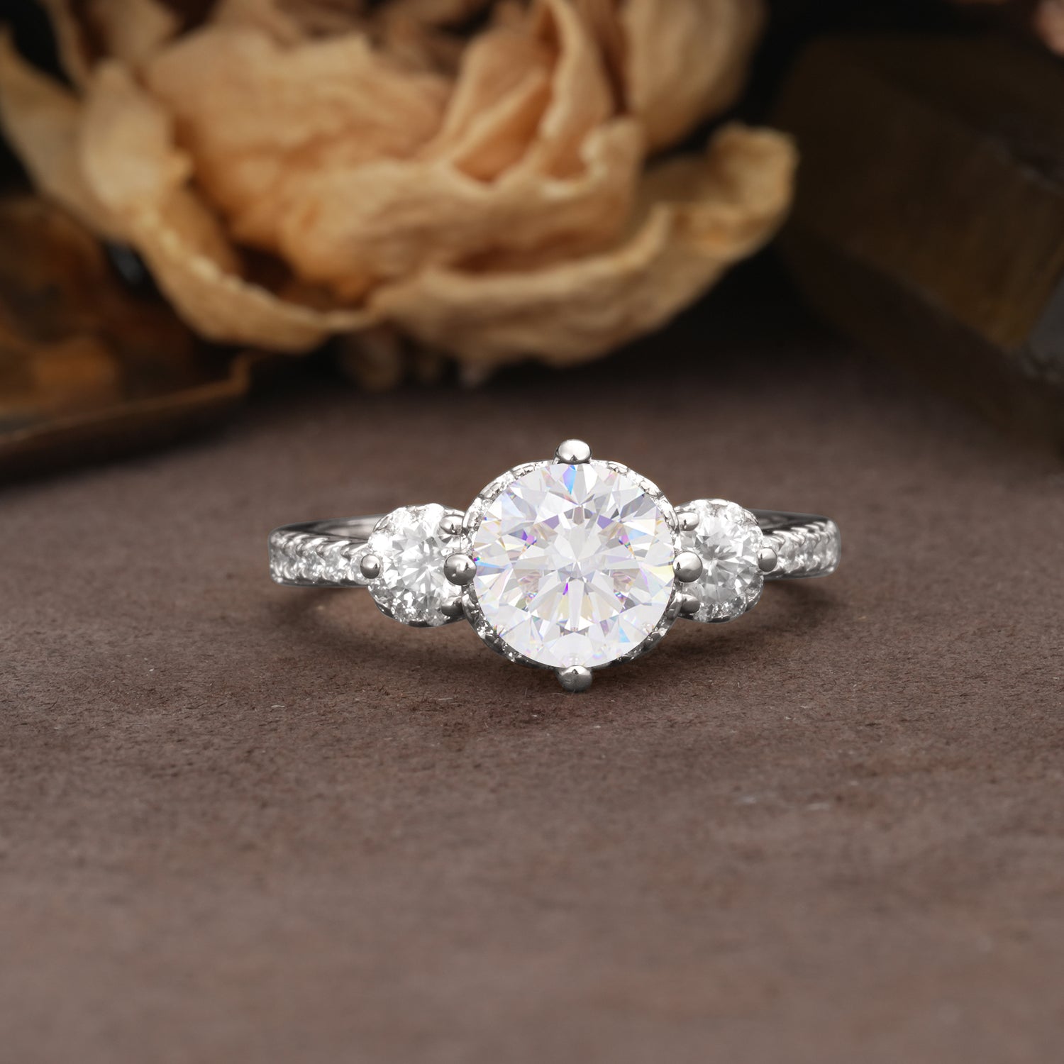Classic Luxury 4-Prong Round Cut Moissanite Three Stones Wedding Ring