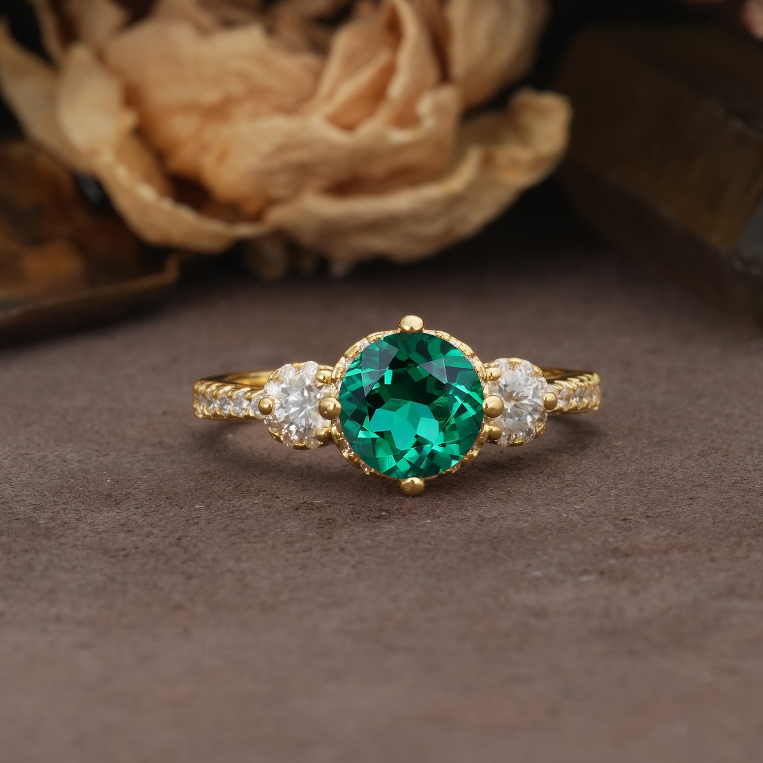 Classic Luxury 4-Prong Round Cut Emerald Three Stones Wedding Ring