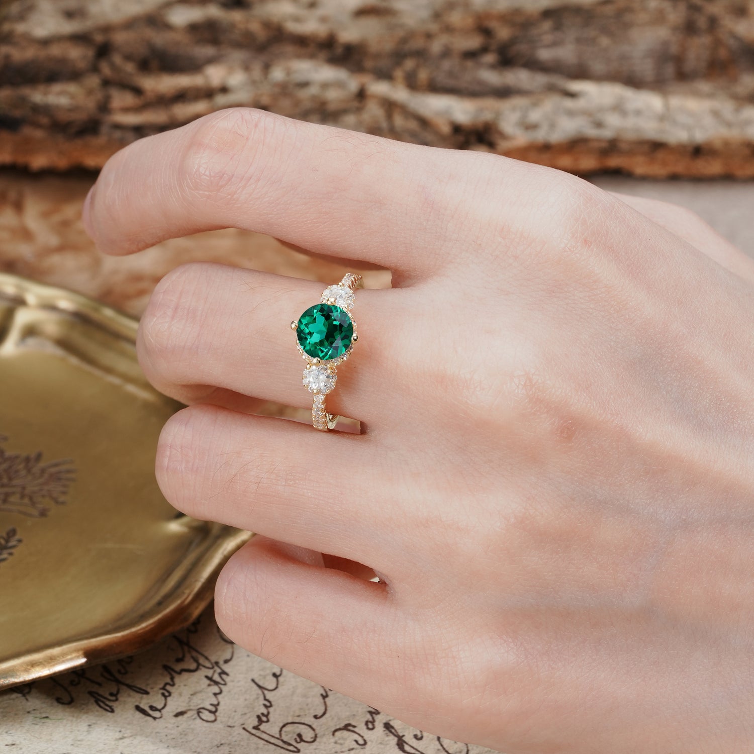 Classic Luxury 4-Prong Round Cut Emerald Three Stones Wedding Ring