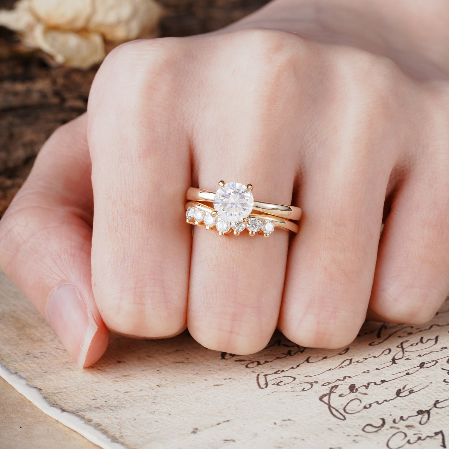 Classic Luxurious 4-Prong Round Cut Moissanite Wedding Bride Ring Set