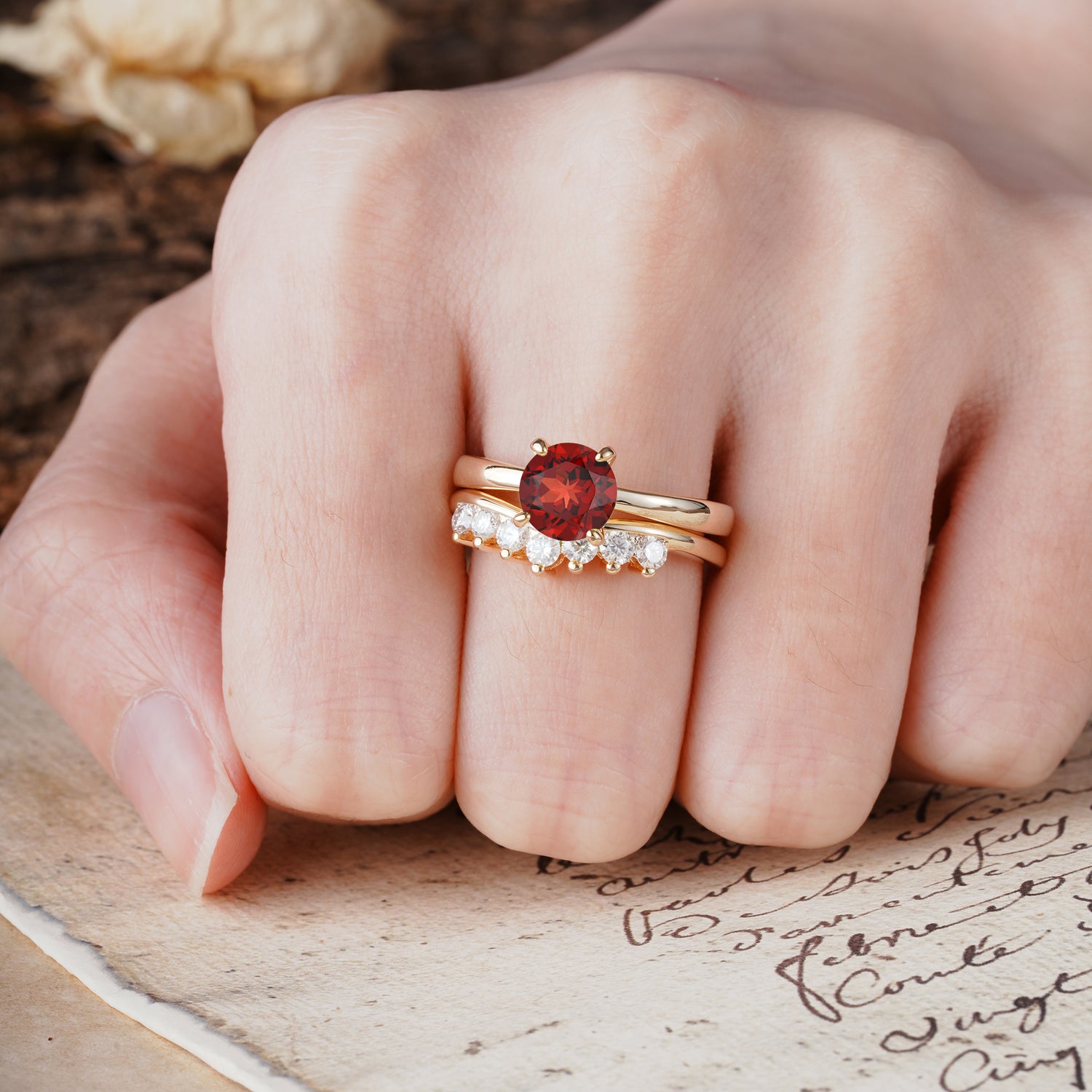 Classic Luxurious 4-Prong Round Cut Garnet Wedding Bride Ring Set