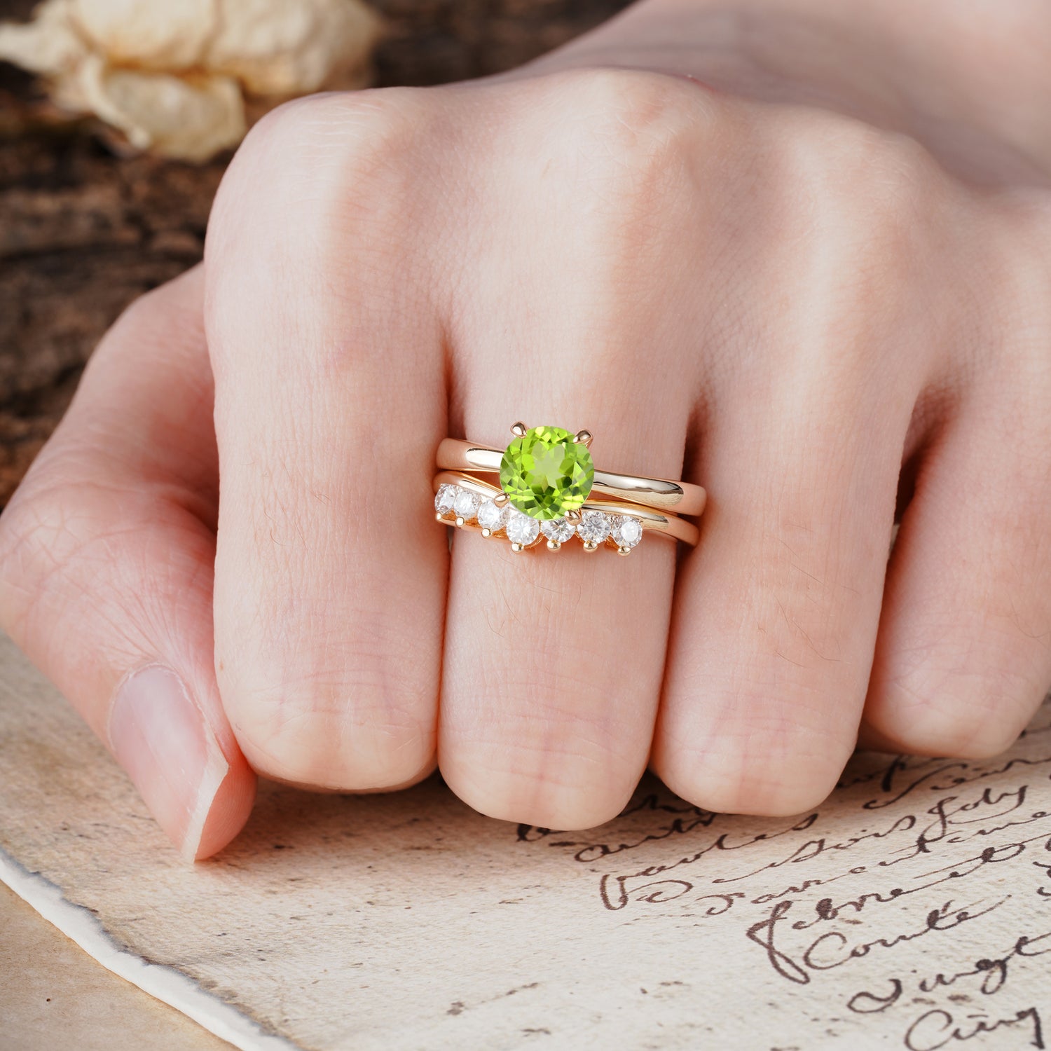 Classic Luxurious 4-Prong Round Cut Peridot Wedding Bride Ring Set