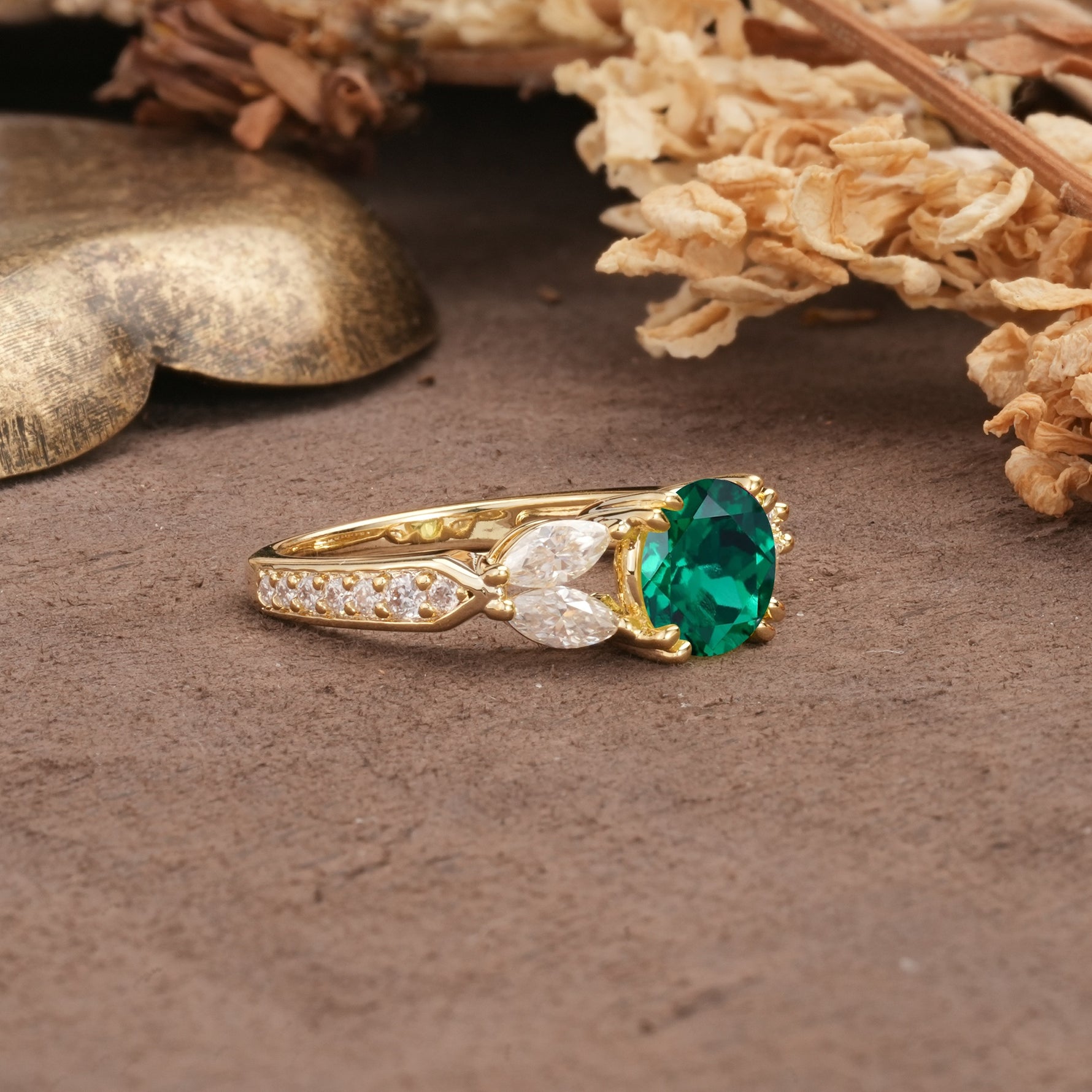 Luxurious and Unique 8-Prong Round Cut Emerald Engagement Ring - Additional view
