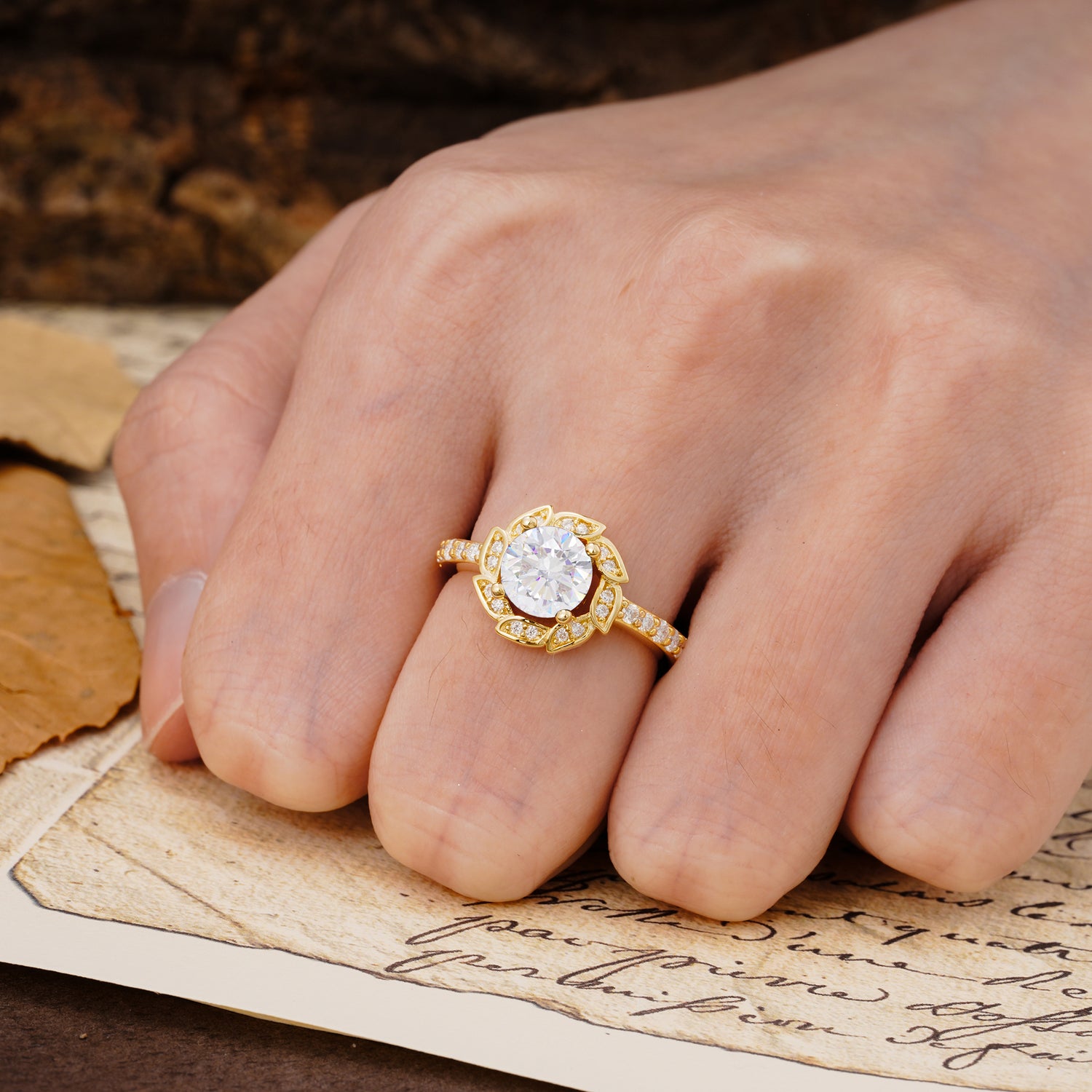 Nature-Inspired Classic 4-Prong Round-Cut Floral Design Moissanite Engagement Ring
