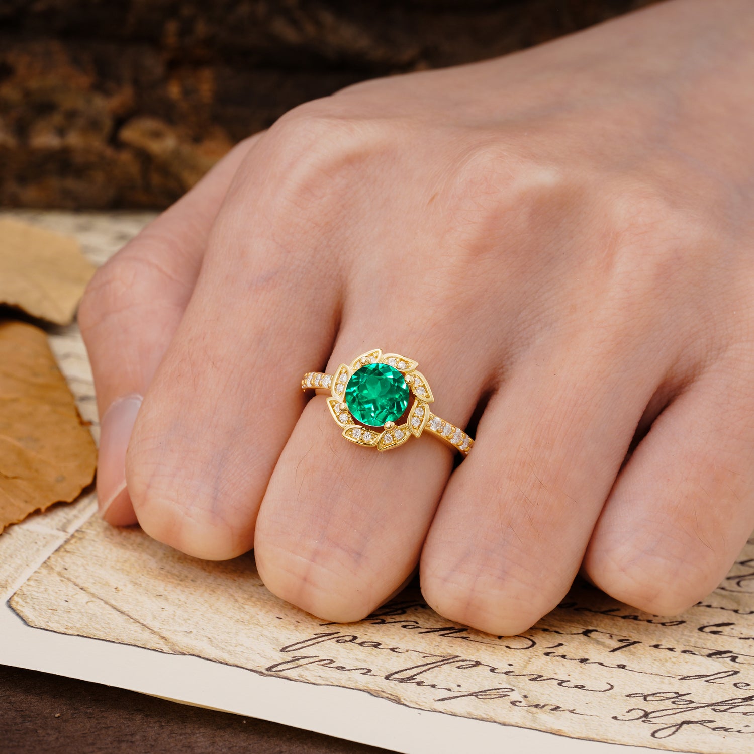 Nature-Inspired Classic 4-Prong Round-Cut Floral Design Emerald Engagement Ring