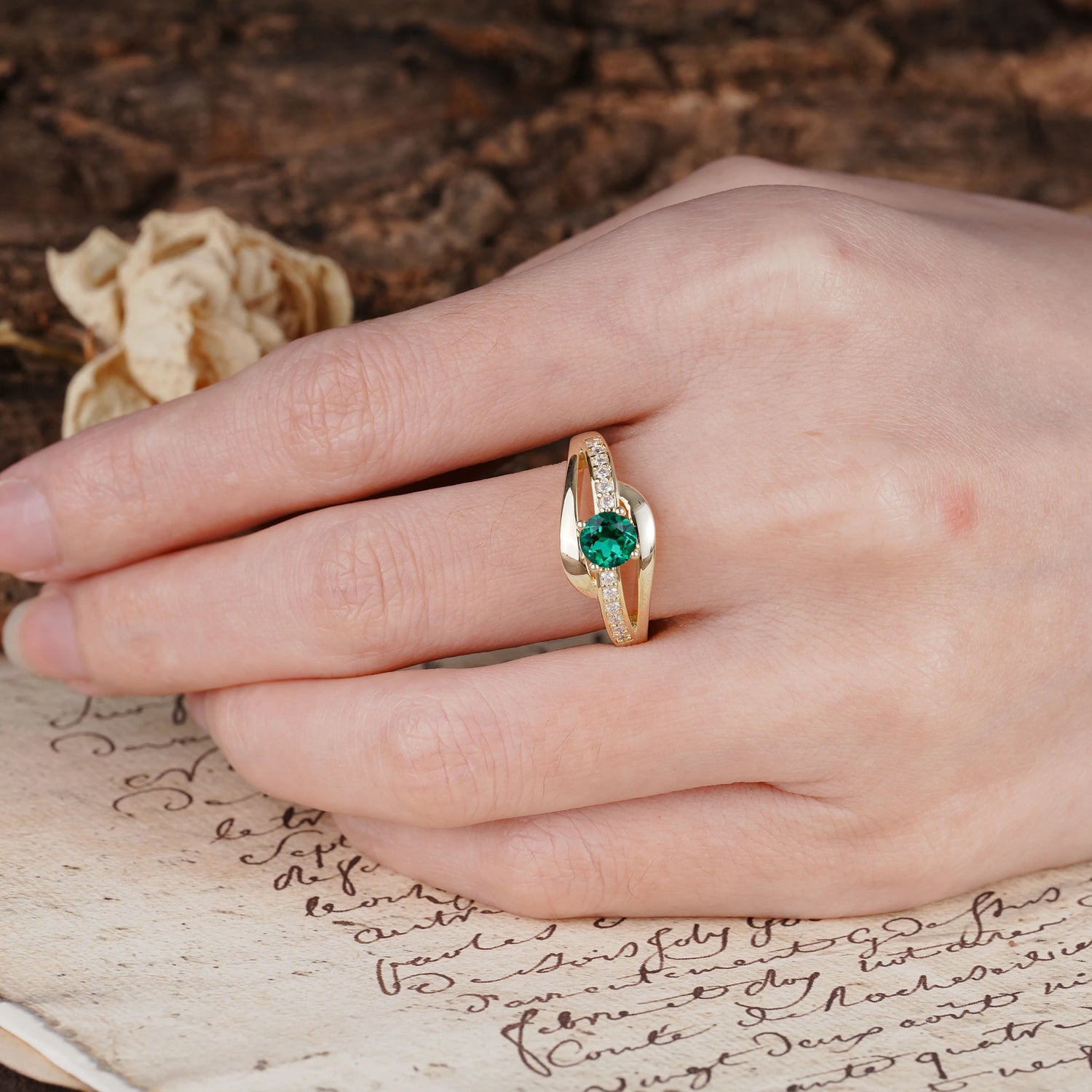 Unique Intertwined 4-Prong Round Cut Emerald Engagement Ring