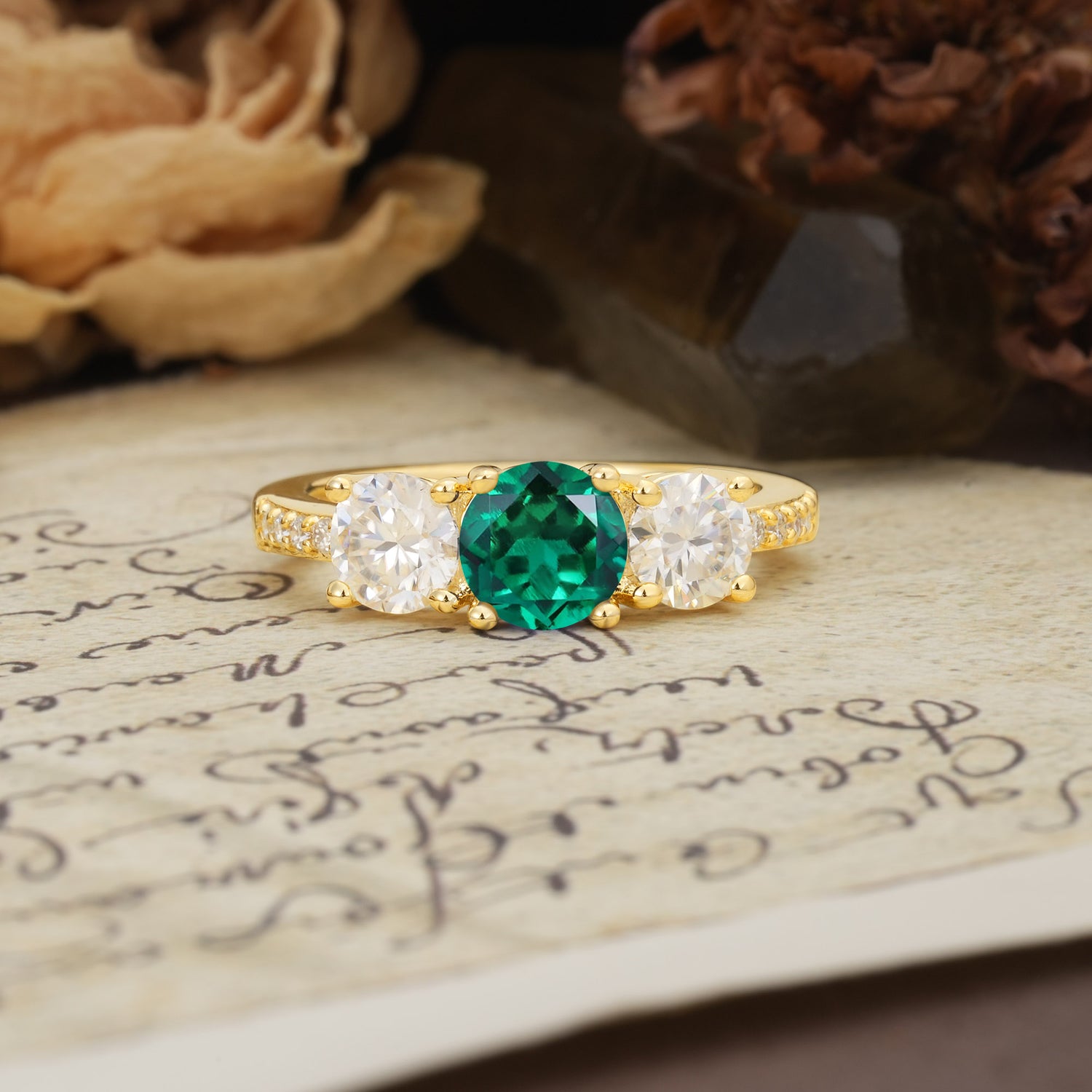 Unique Classic 4-Prong Round Cut Emerald Three Stones Wedding Ring
