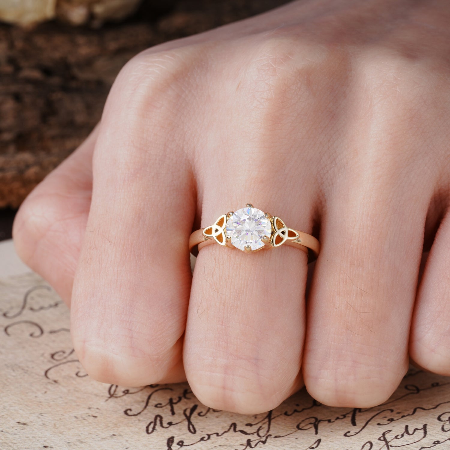 Unique Luxurious 4-Prong Oval Cut Moissanite Engagement Ring - Additional view