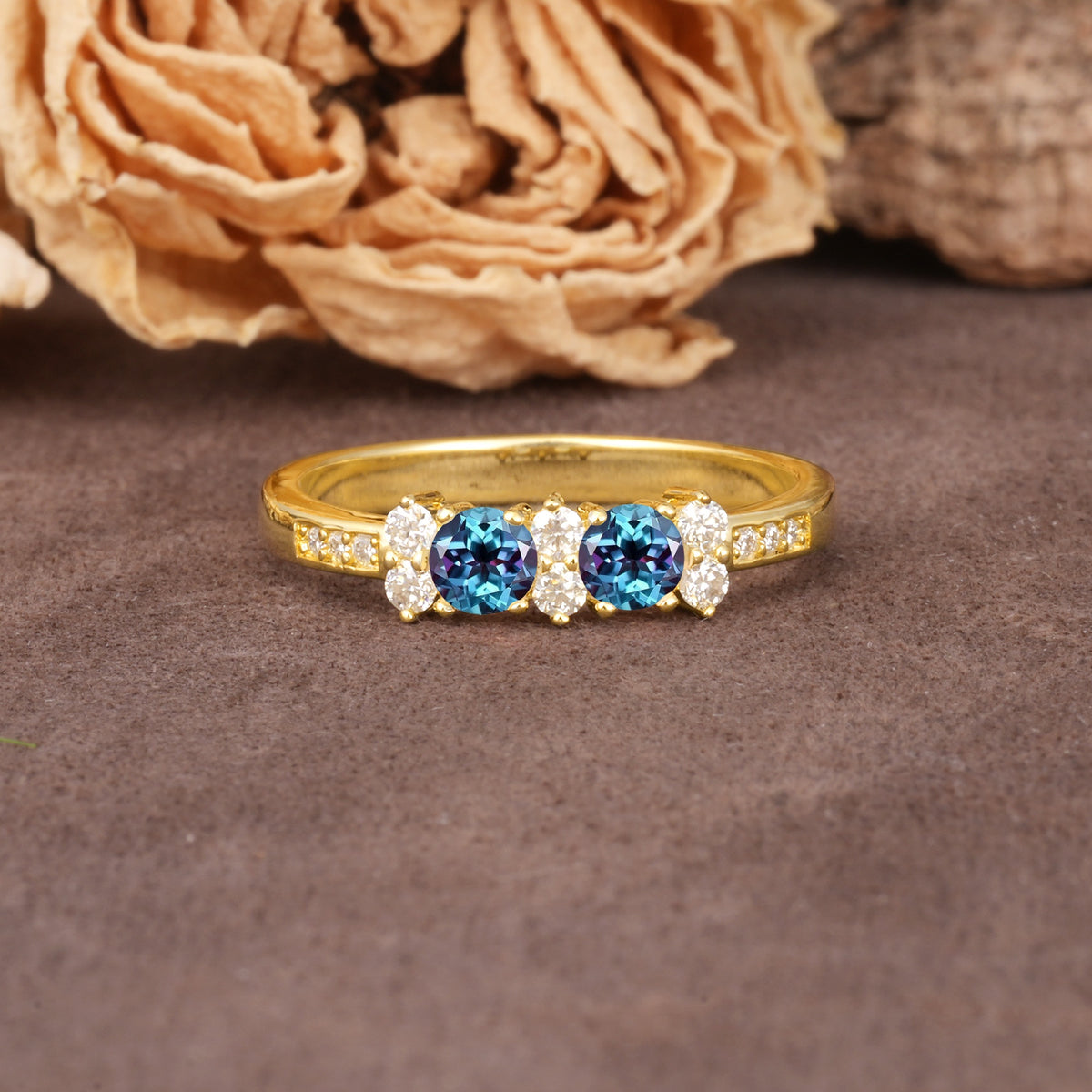 Unique and Luxurious 4-Prong Round Cut Alexandrite Wedding Ring - Additional view