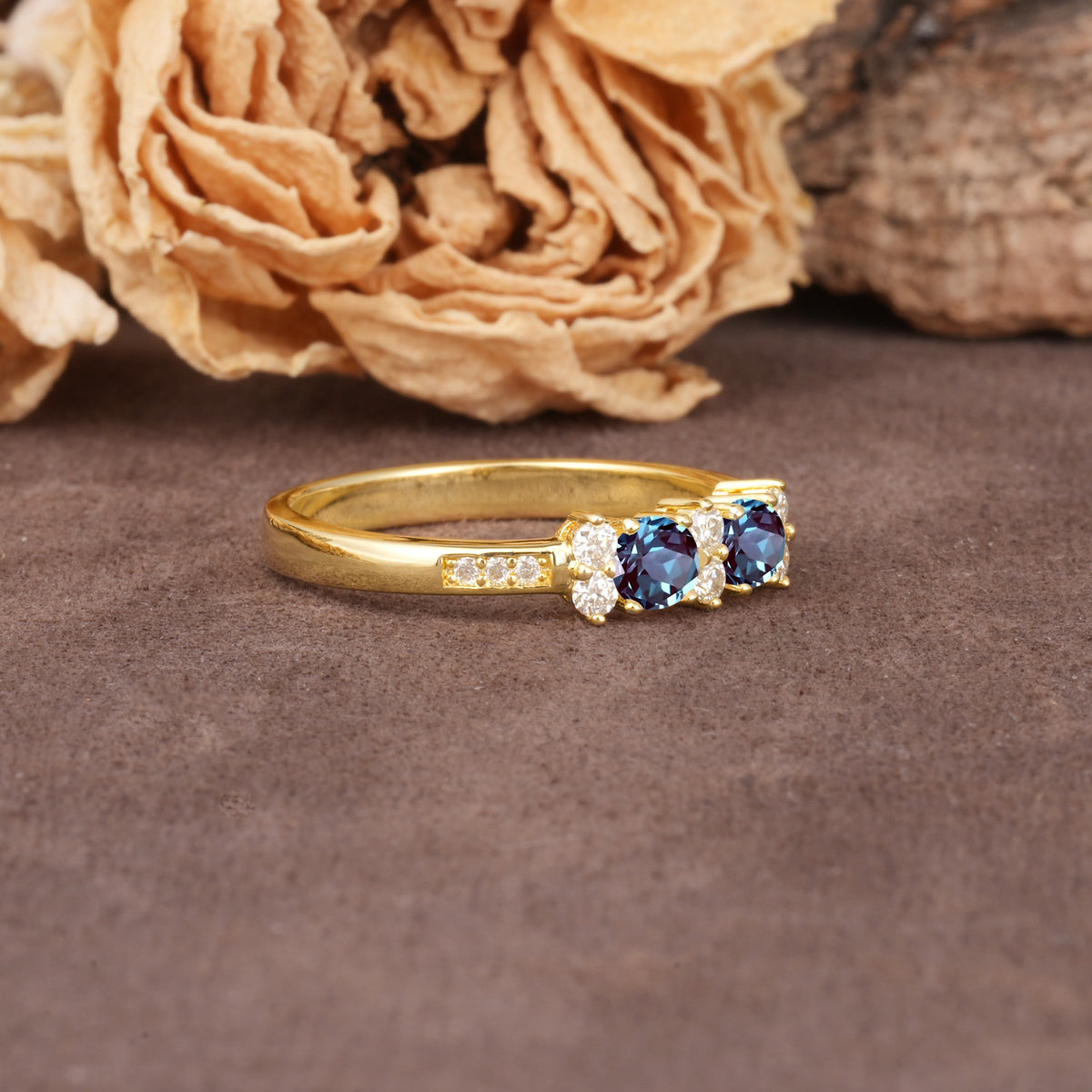 Unique and Luxurious 4-Prong Round Cut Alexandrite Wedding Ring - Additional view