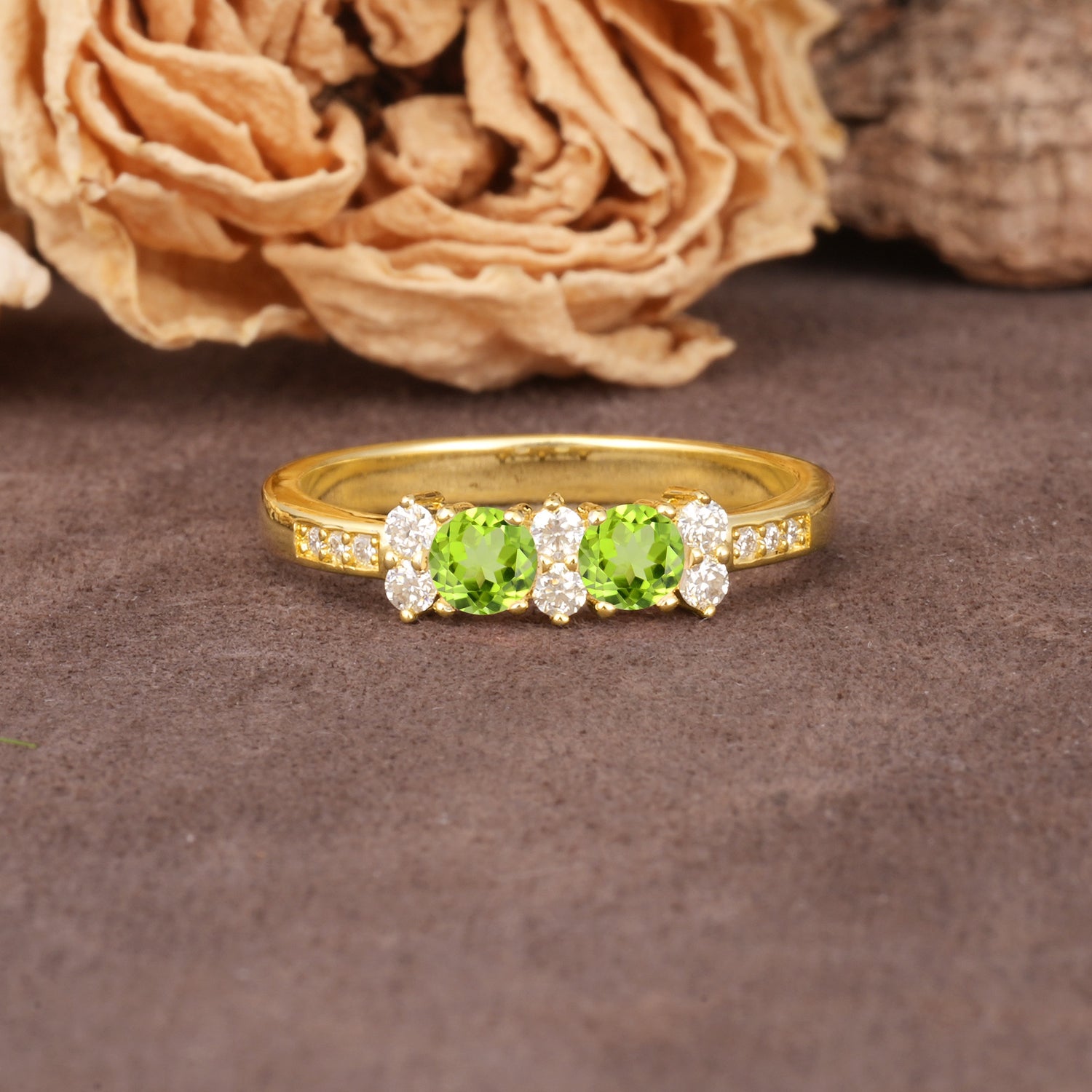 Unique and Luxurious 4-Prong Round Cut Peridot Wedding Ring - Additional view