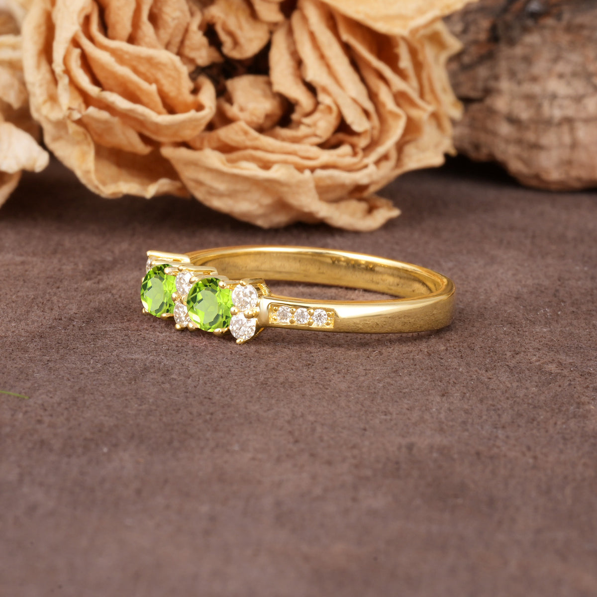Unique and Luxurious 4-Prong Round Cut Peridot Wedding Ring - Additional view