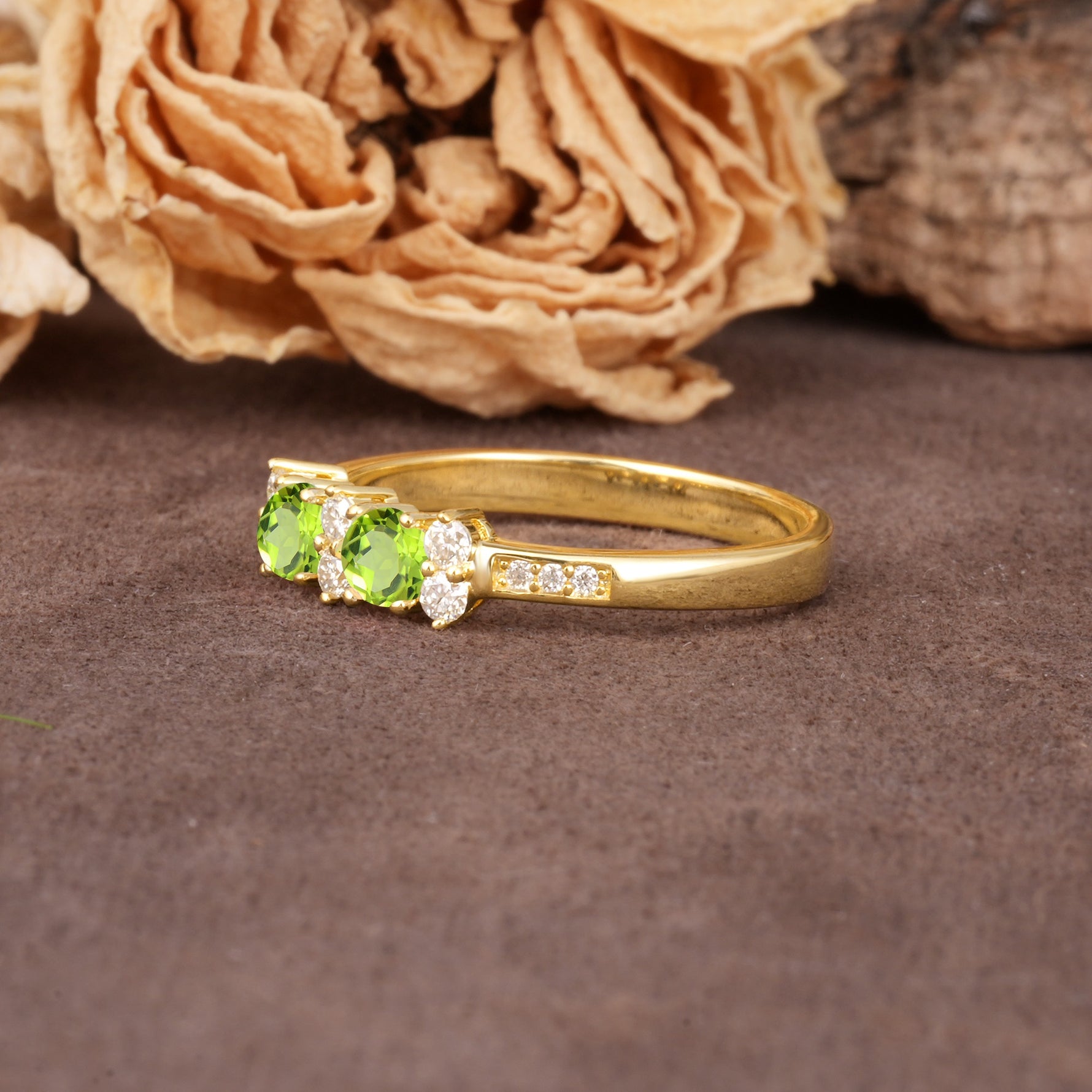 Unique and Luxurious 4-Prong Round Cut Peridot Wedding Ring - Additional view