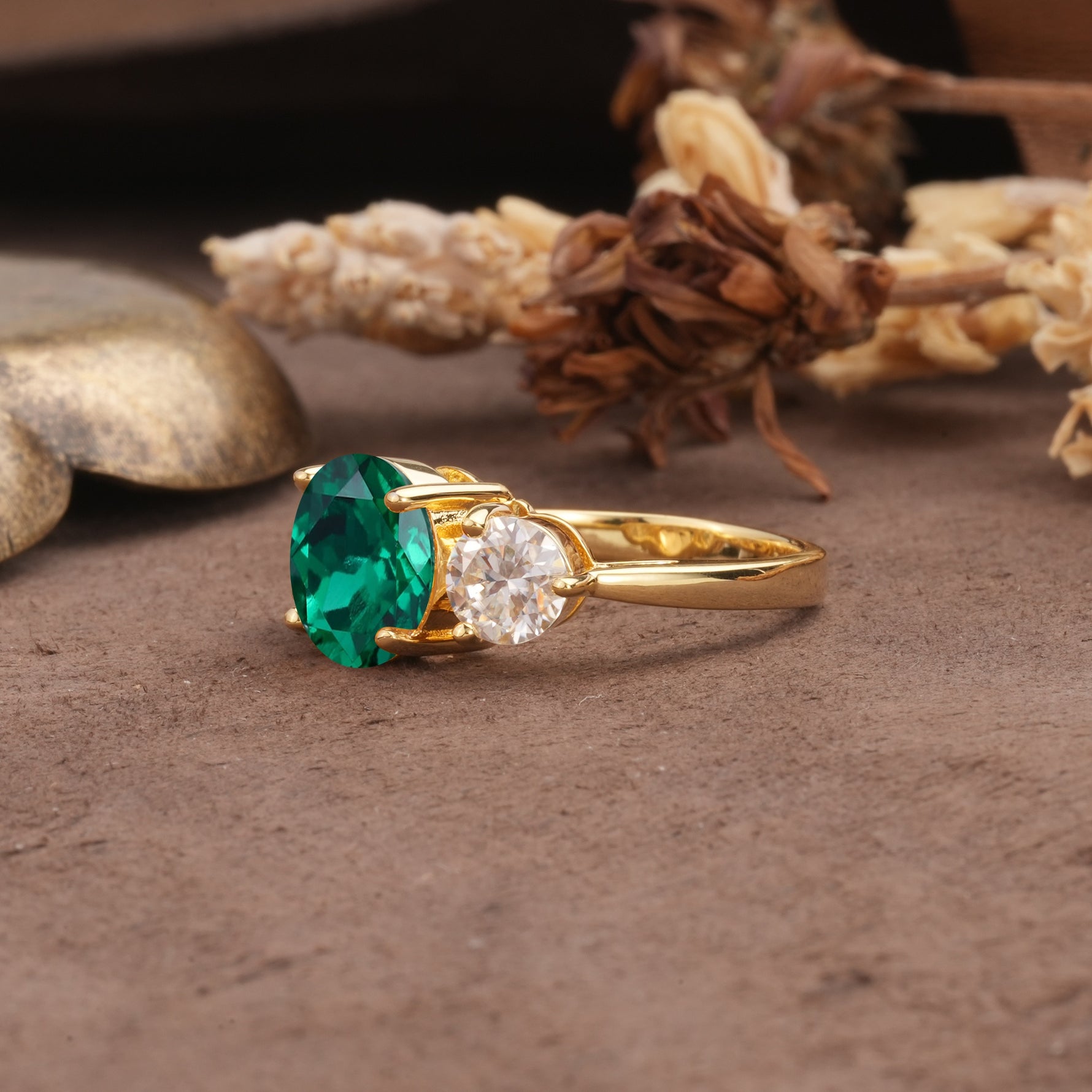 Classic Vintage 4-Prong Round Cut Emerald Three-Stone Wedding Ring - Additional view