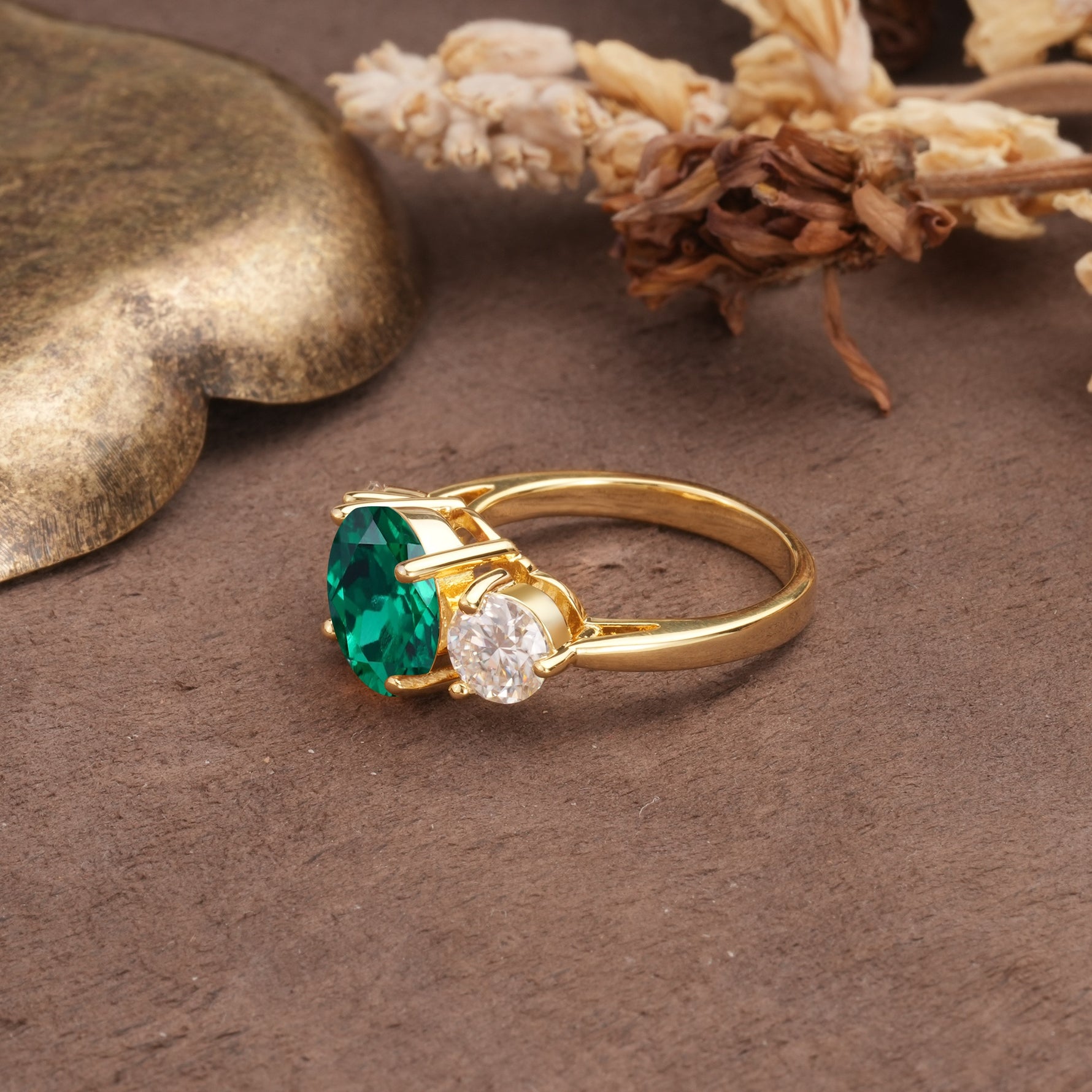 Classic Vintage 4-Prong Round Cut Emerald Three-Stone Wedding Ring - Additional view