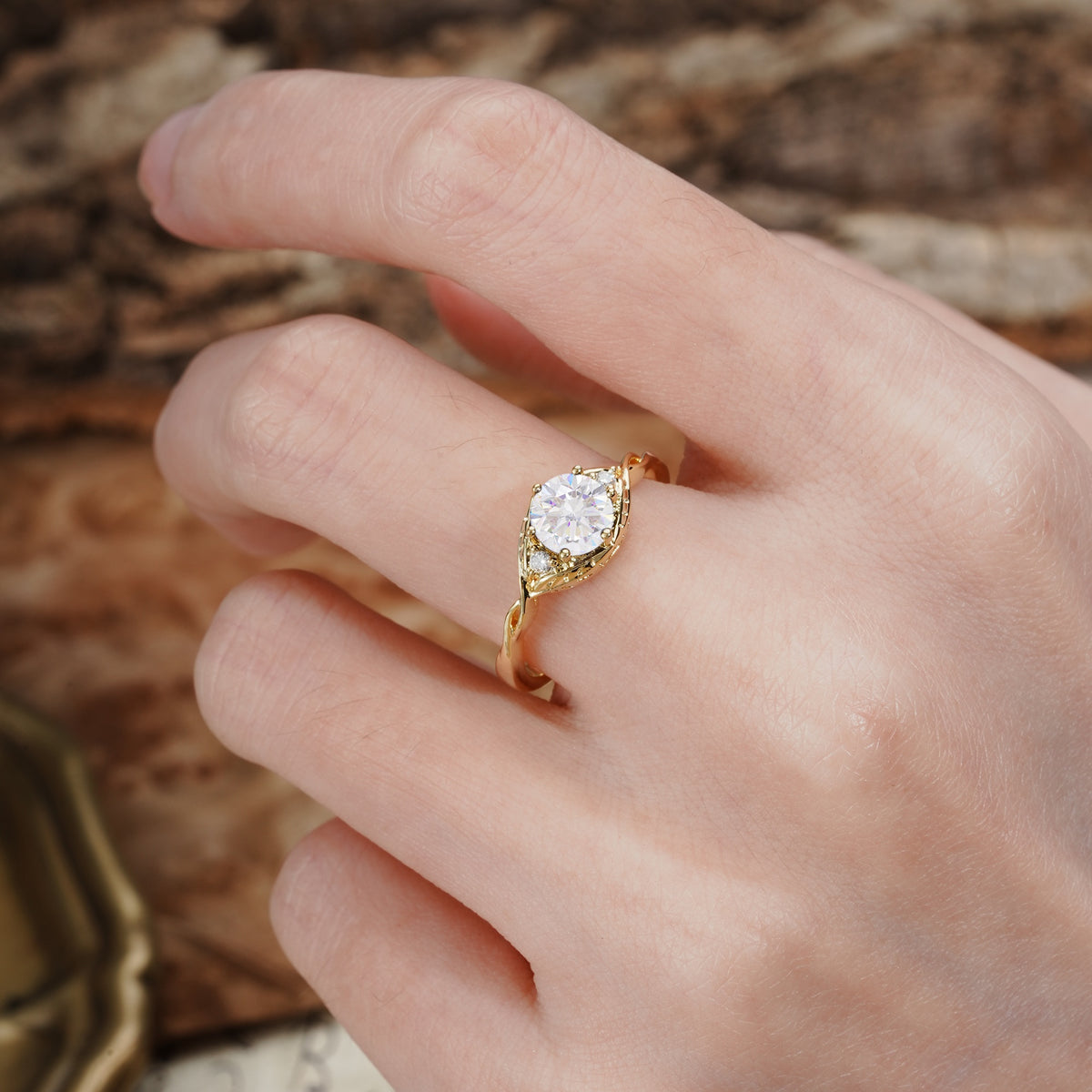 Retro Twisted Demon's Eye — 6-Prong Round Cut Moissanite Engagement Ring - Additional view