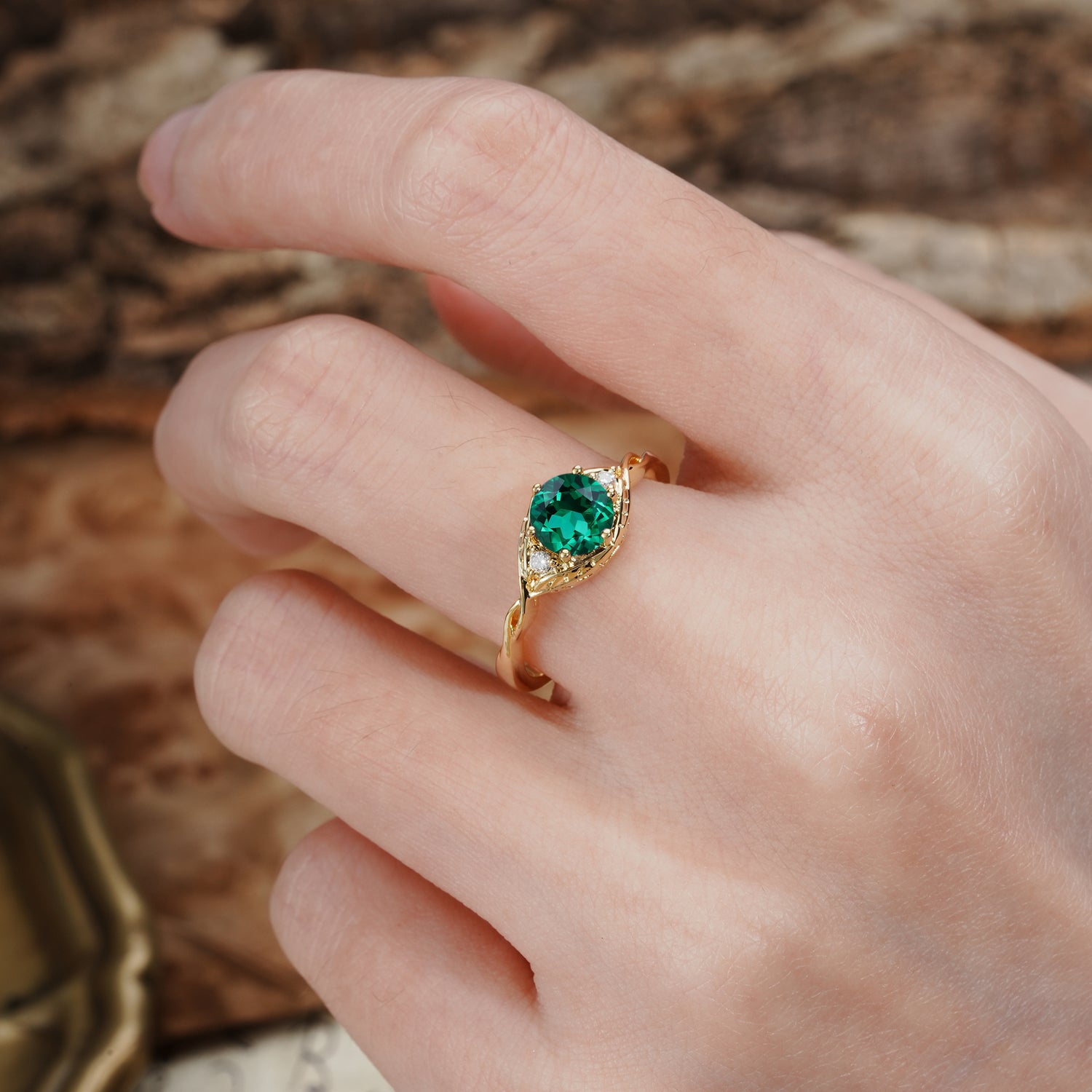 Retro Twisted Demon's Eye — 6-Prong Round Cut Emerald Engagement Ring
