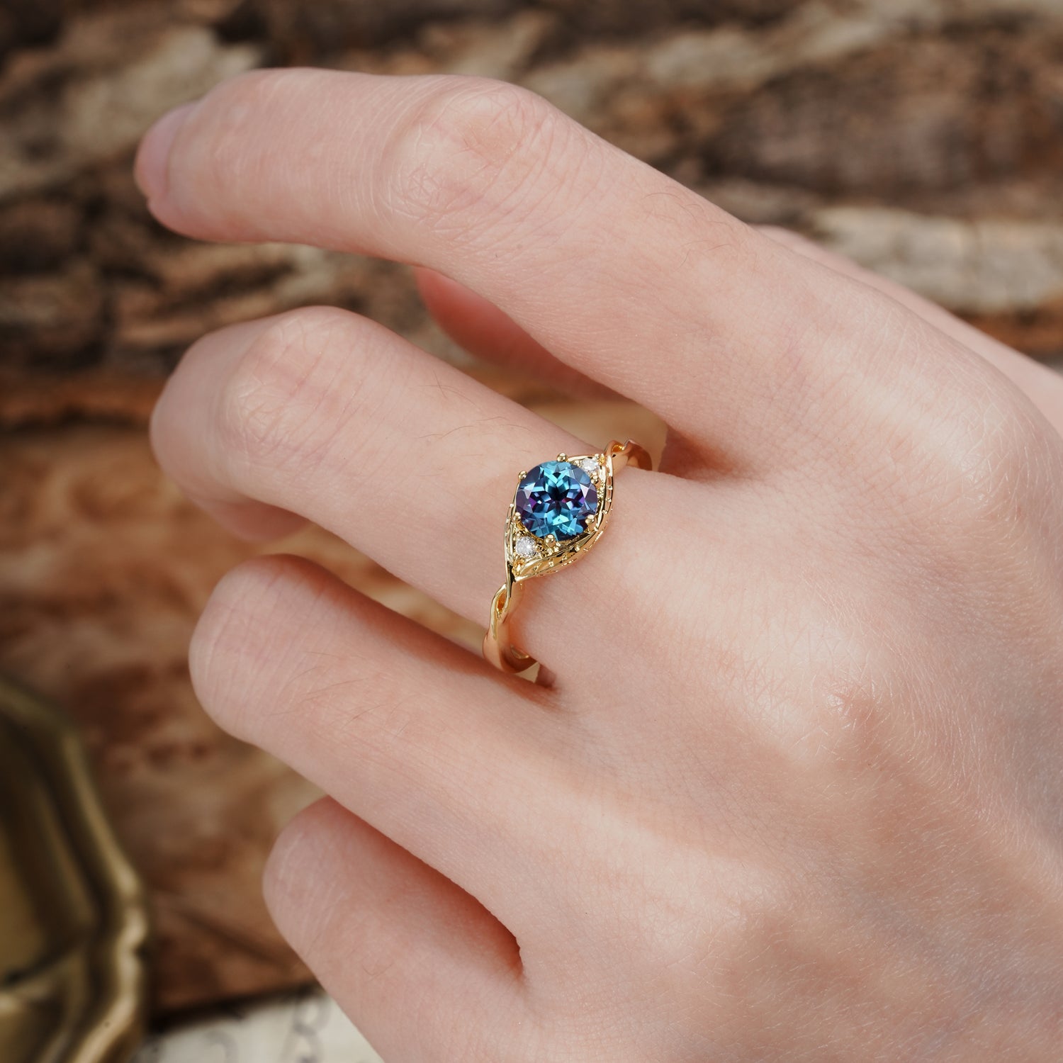 Retro Twisted Demon's Eye — 6-Prong Round Cut Alexandrite Engagement Ring