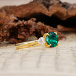 Minimalist 4-Prong Round Cut Emerald Three Stones Wedding Ring - Additional view