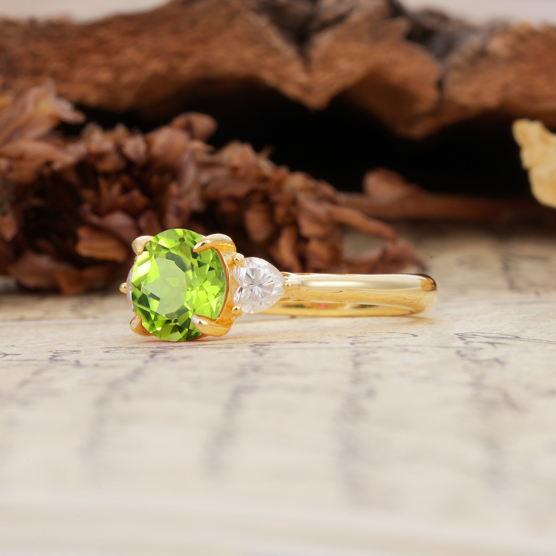 Minimalist 4-Prong Round Cut Peridot Three Stones Wedding Ring - Additional view