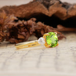 Minimalist 4-Prong Round Cut Peridot Three Stones Wedding Ring - Additional view
